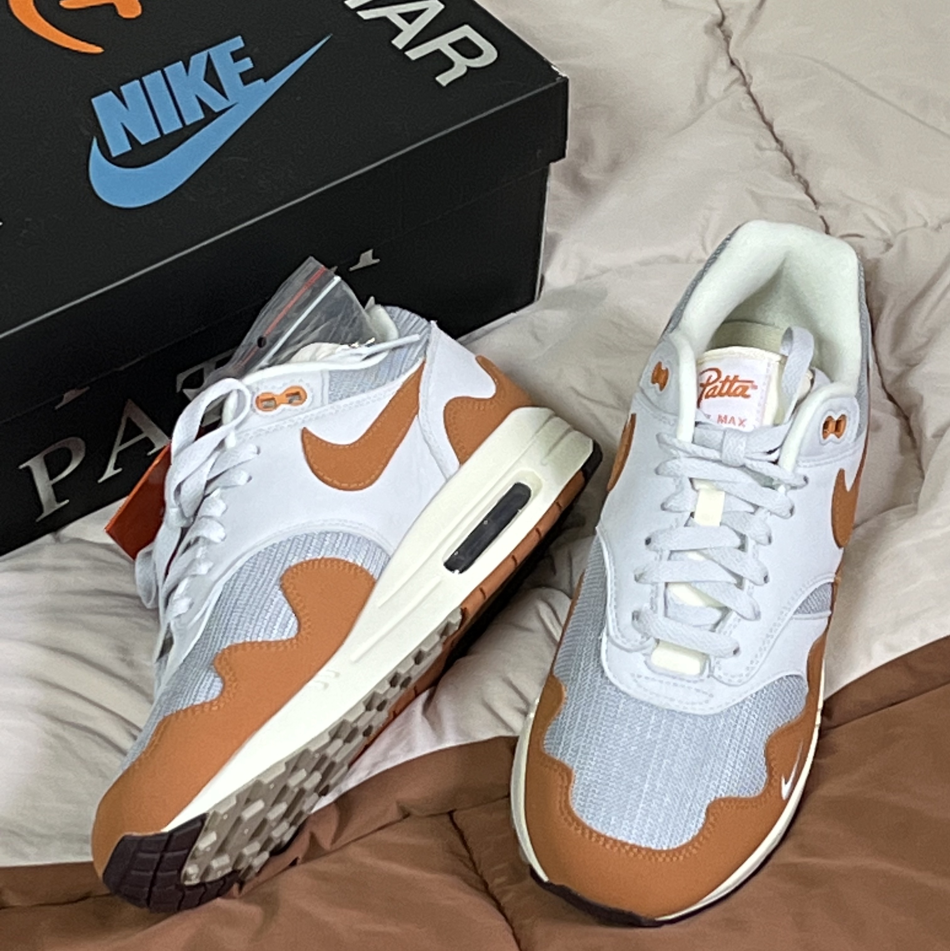 Nike x Patta Air Max 1 Monarch 착용 스타일