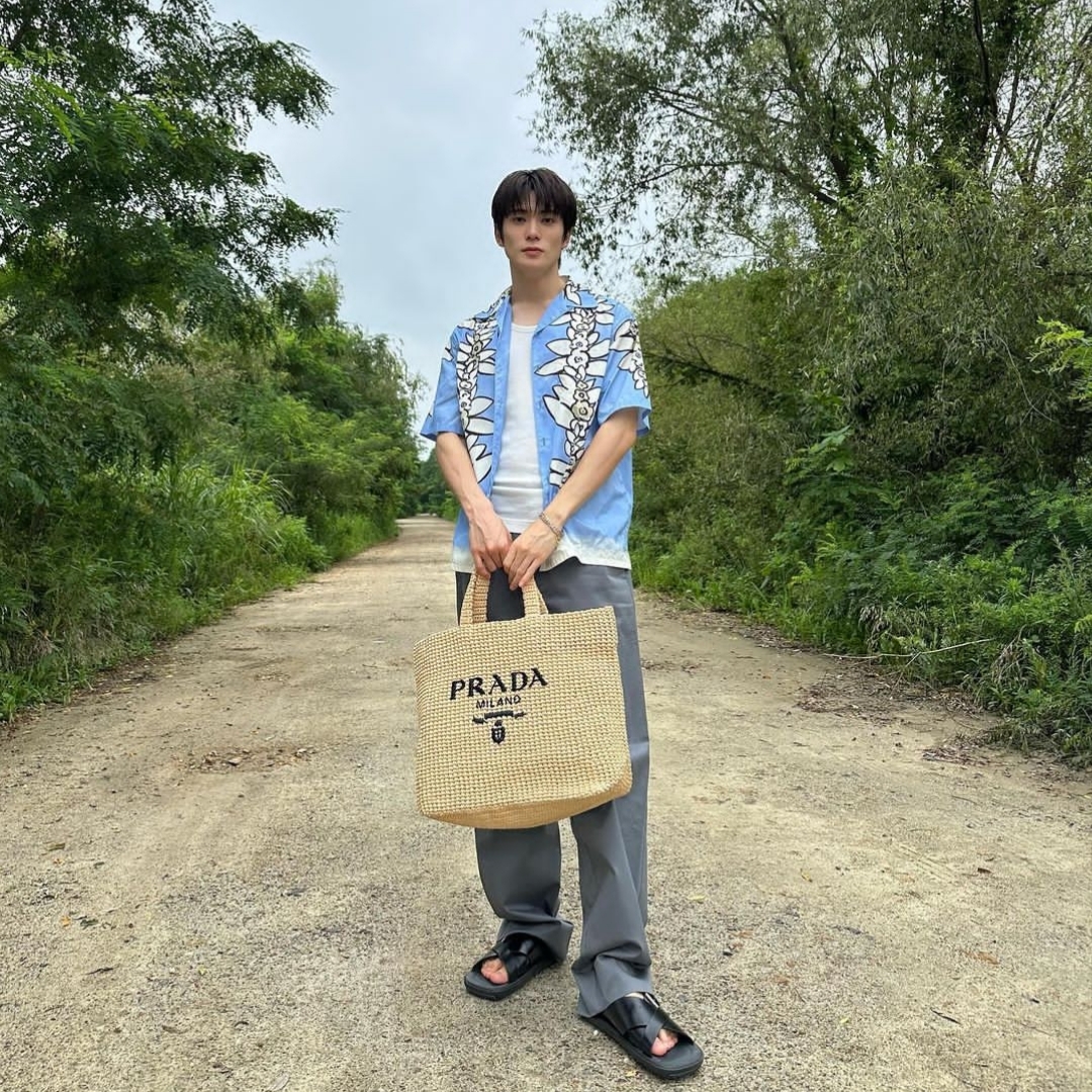 Prada Short Sleeve Printed Cotton Shirt Light Blue Cord 착용 스타일 - 3