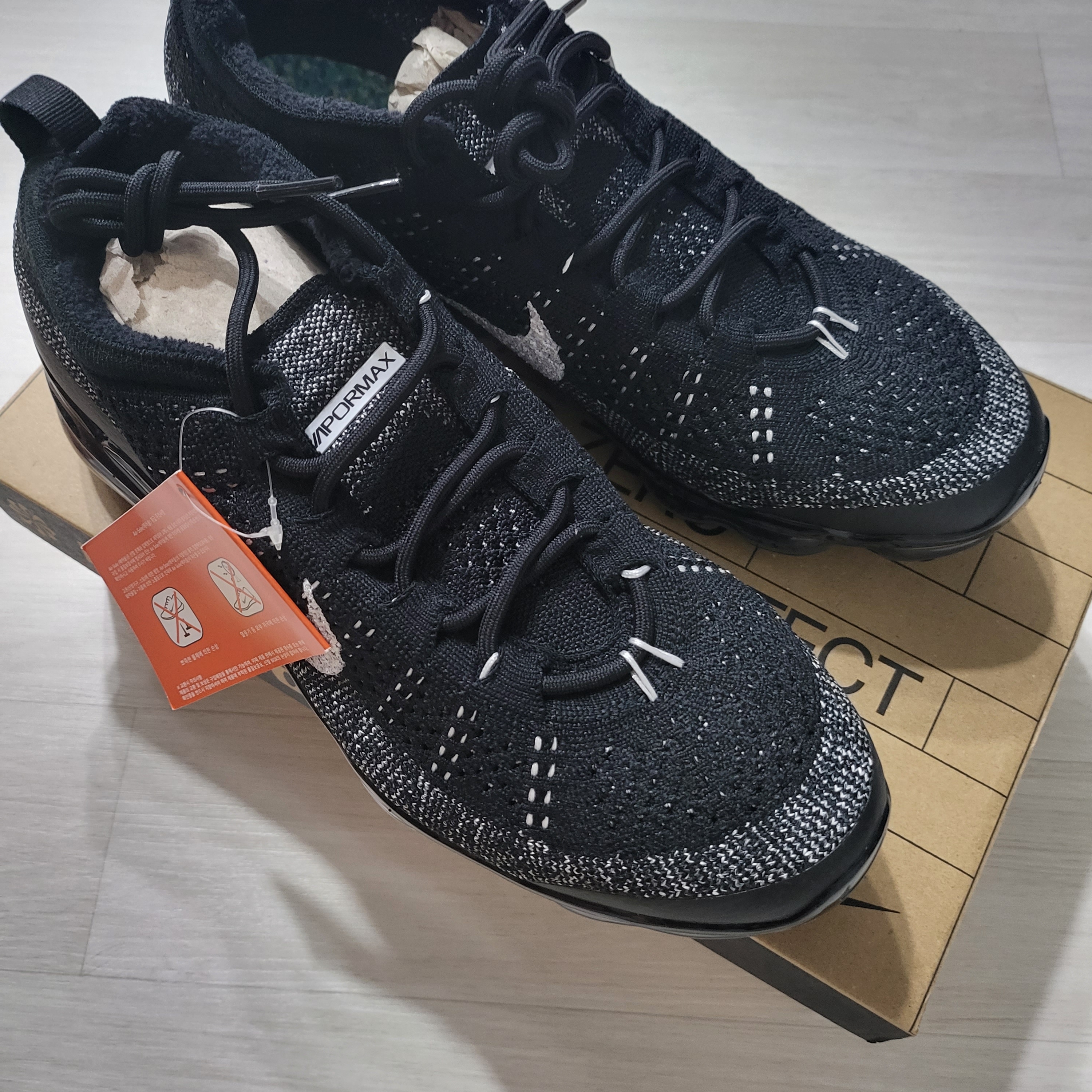 Nike Air VaporMax 2023 Flyknit Black 착용 스타일 - 1