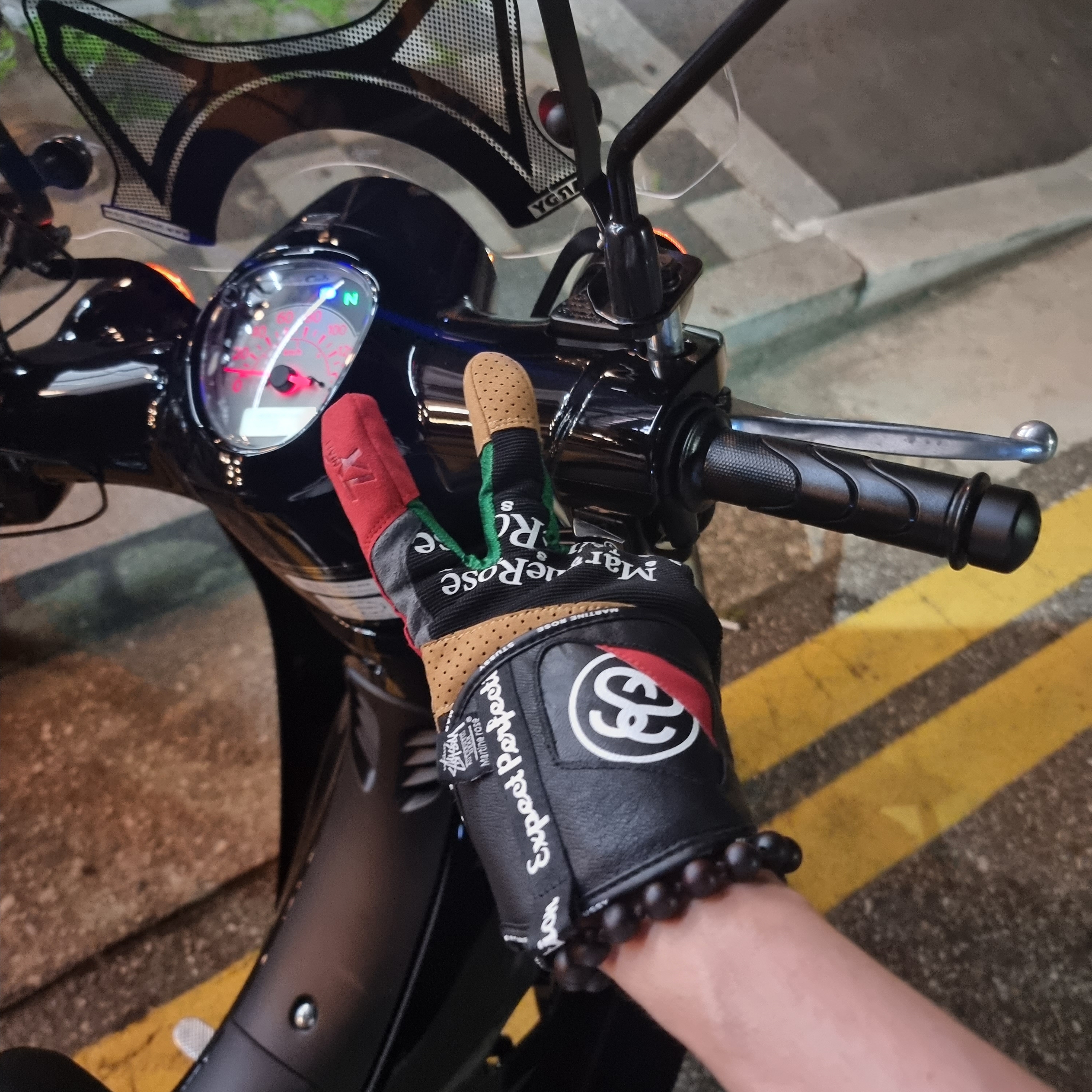 Stussy x Martine Rose Driving Gloves 착용 스타일 - 1