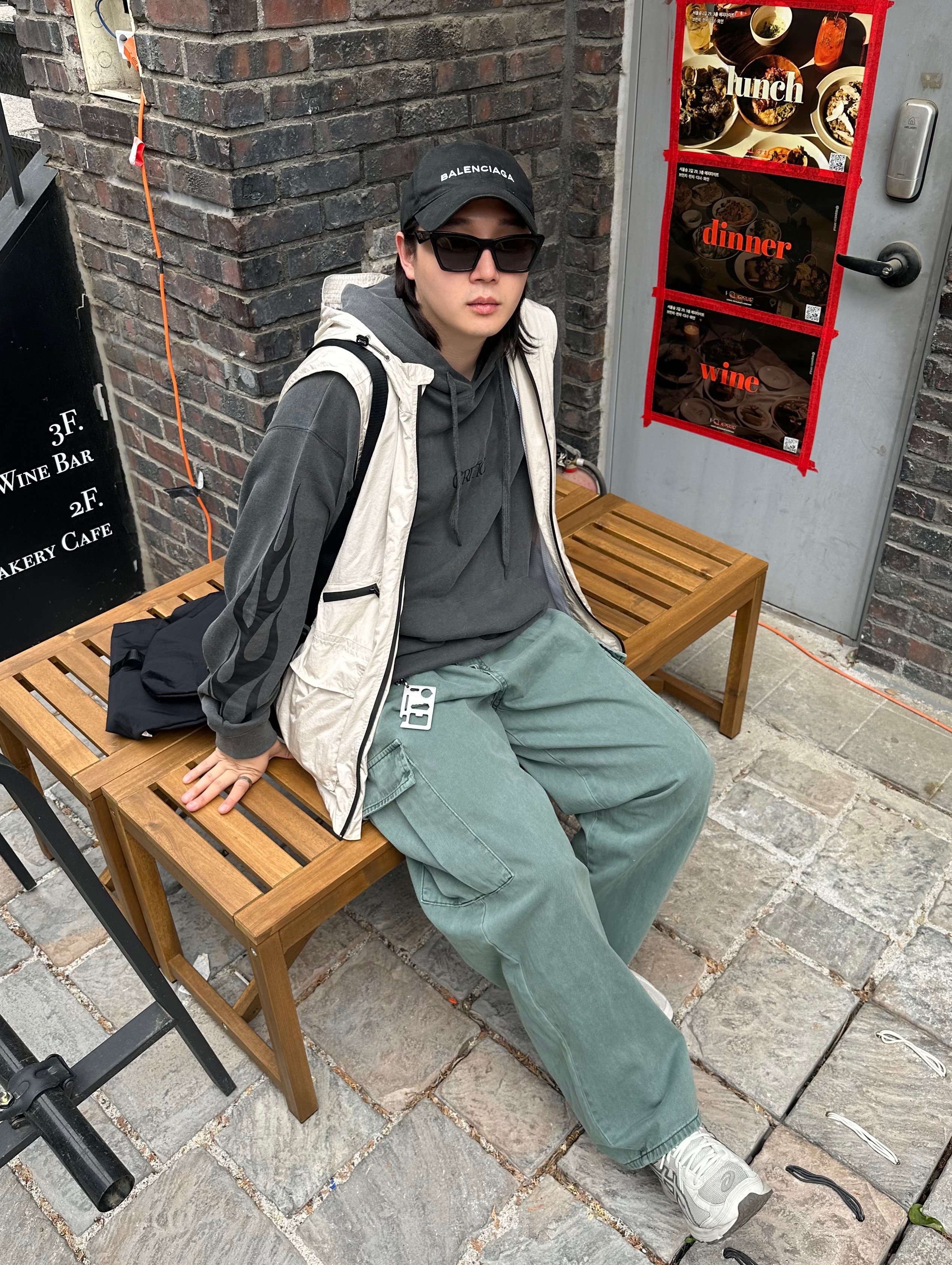 Balenciaga Logo Cap Black, Asics Jog 100 S Birch - 2E Wide 착용 스타일 - 3