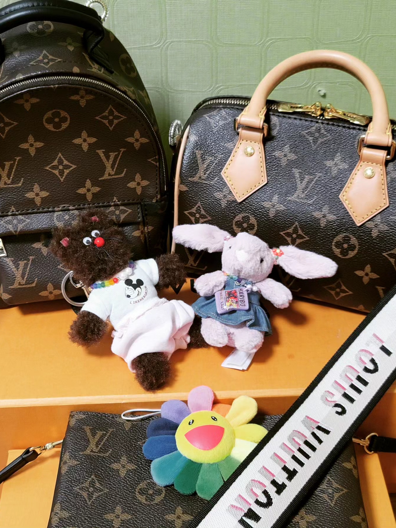 Monamhee Bred Keyring with Pink Pants Brown, Jellycat Bashful Bunny Bag Charm Tulip 착용 스타일 - 1