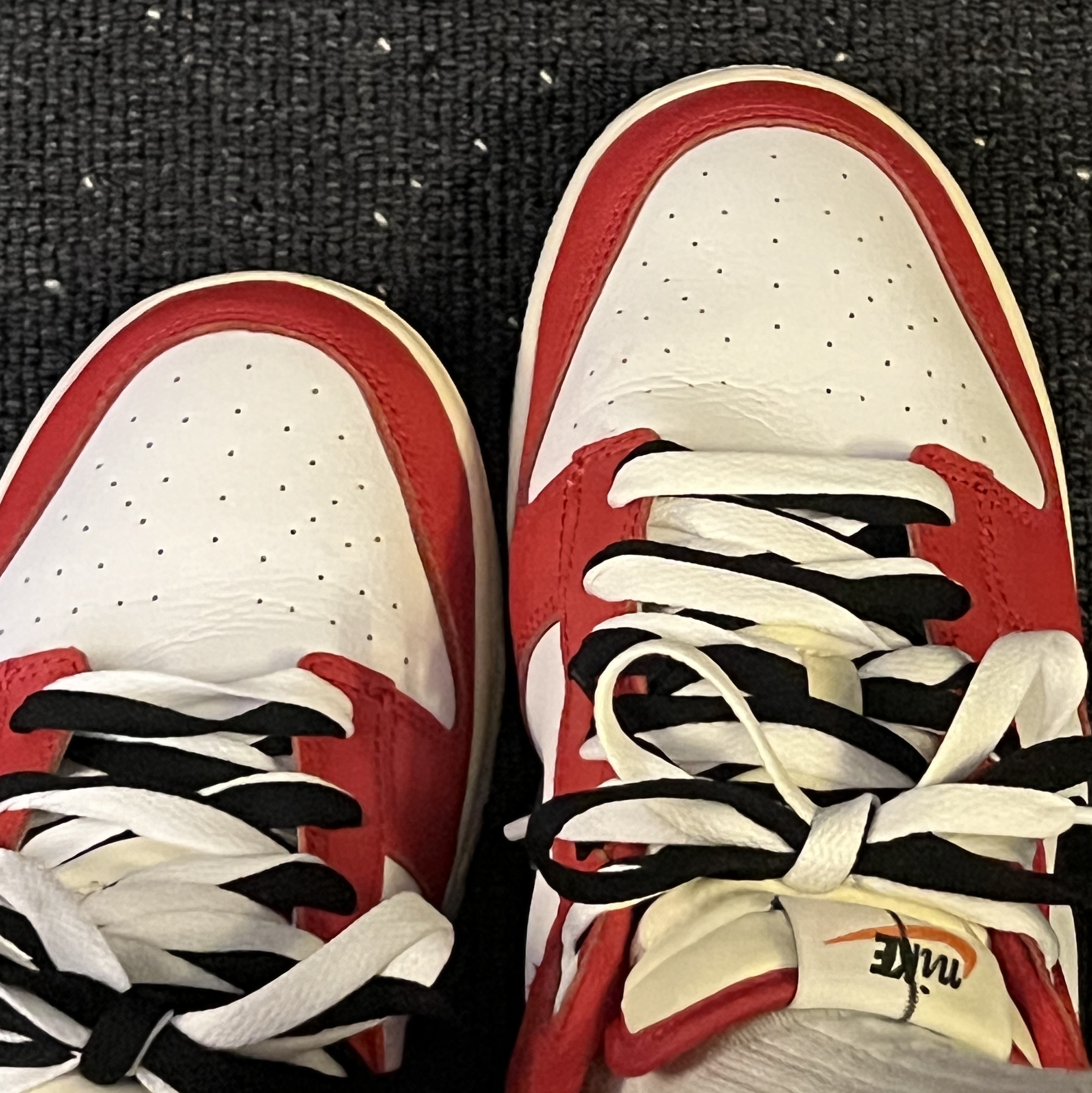 Nike Dunk Low Retro PRM University Red Black 착용 스타일 - 1