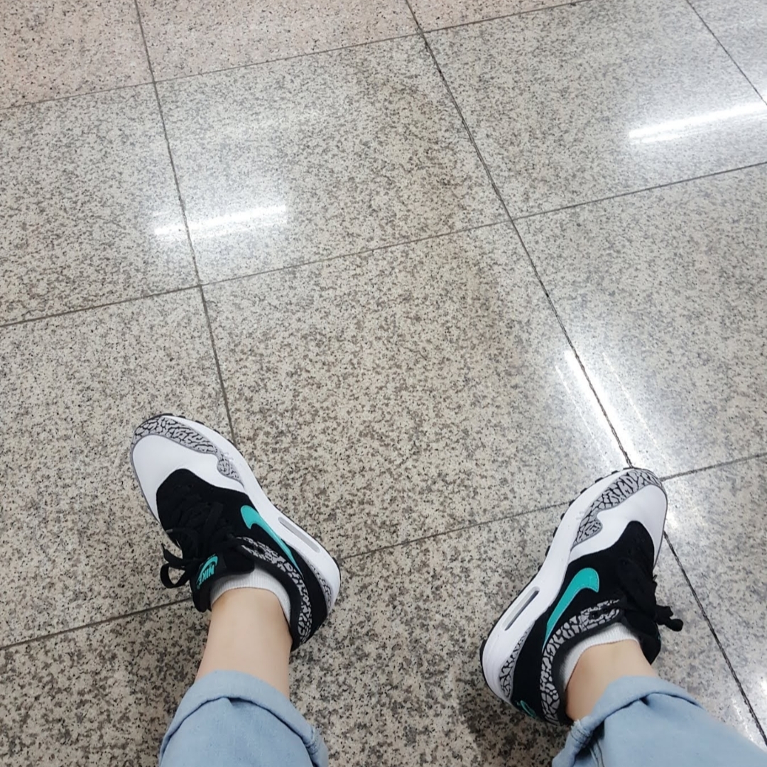 NIke x Atmos Air Max 1 Elephant 2017 착용 스타일