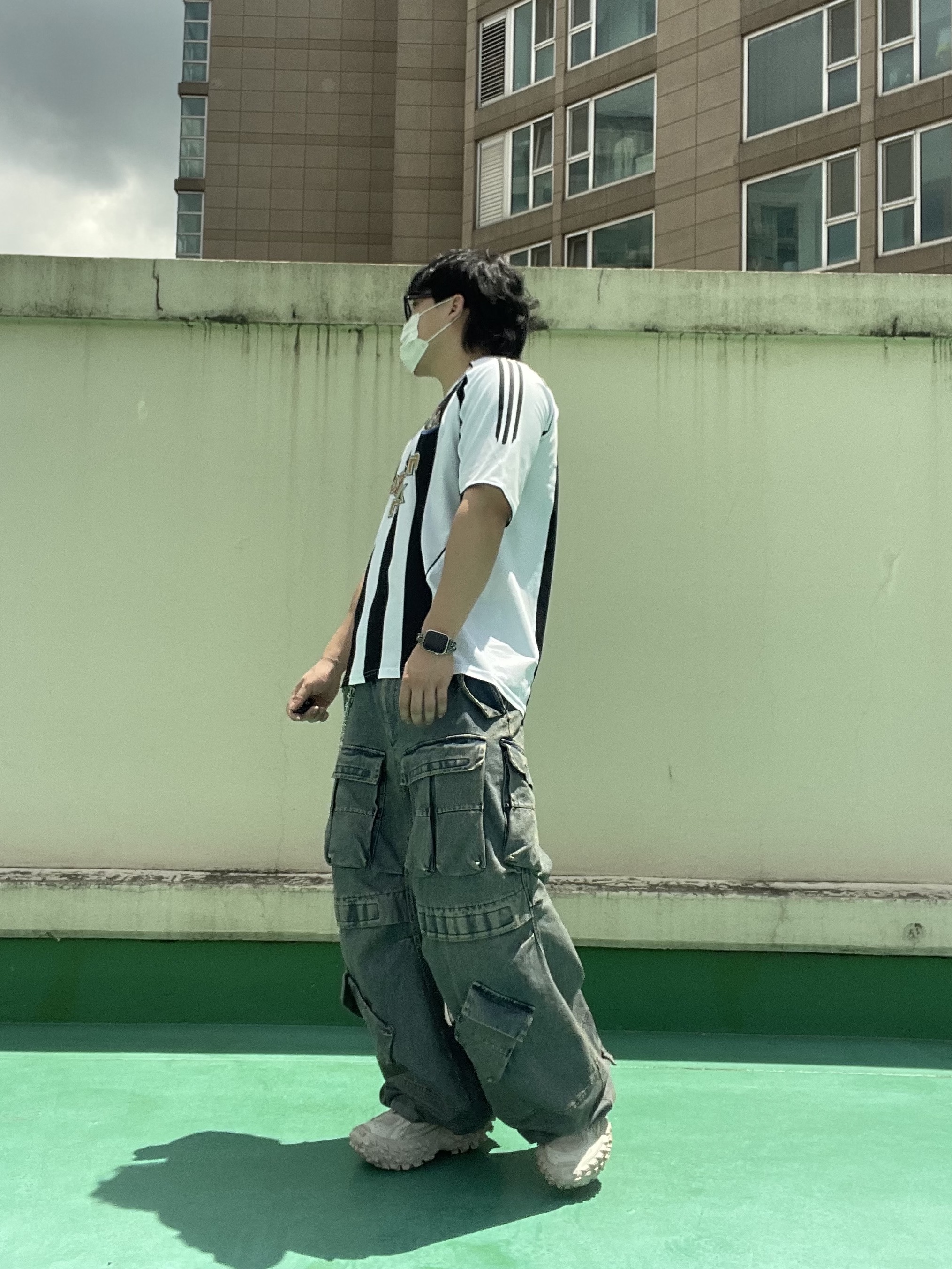[KREAM 단독] Ourpas 030 Wide Cargo Denim Blue, Supreme Metal Lighter Holster - 19SS 착용 스타일 - 2