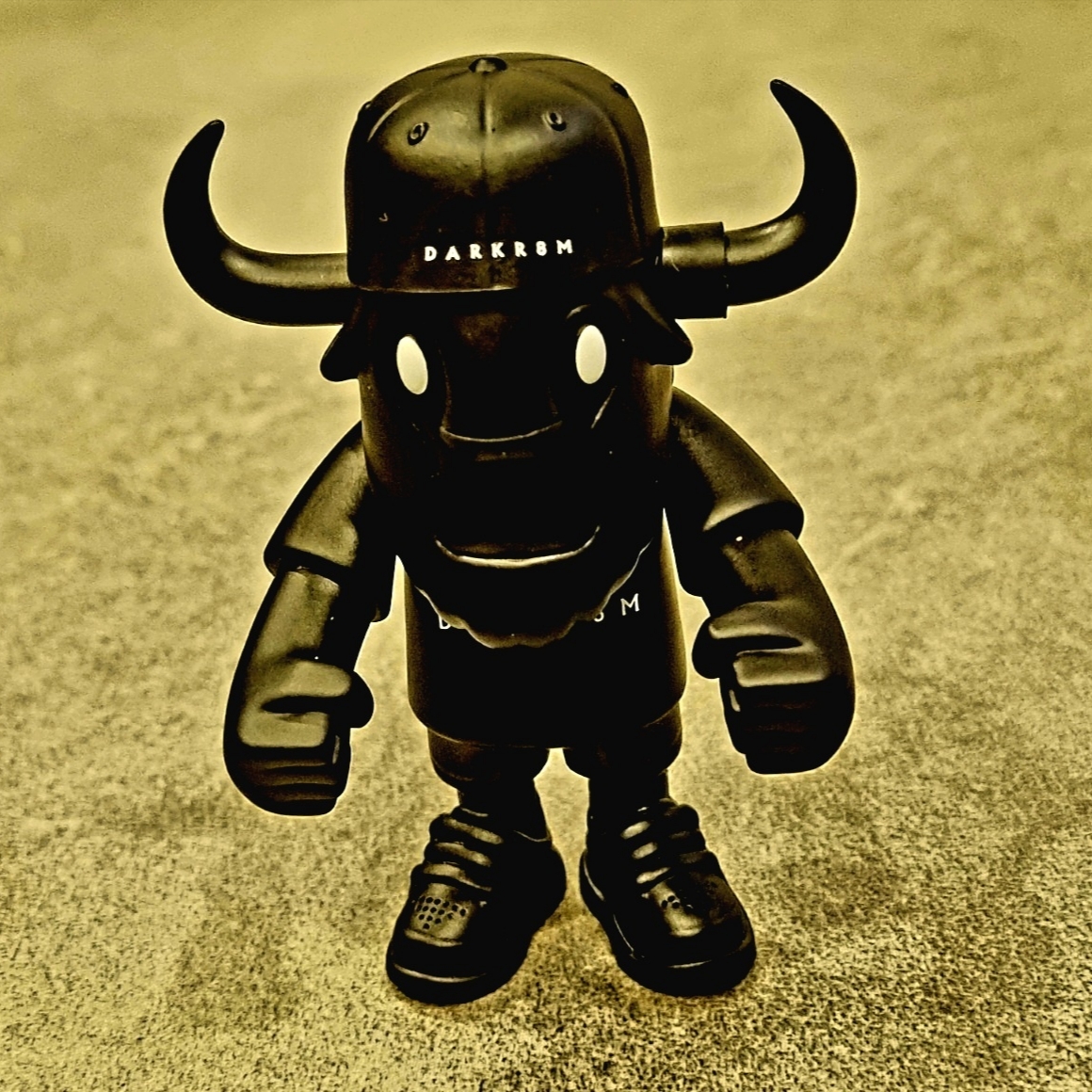 Darkr8m Studio x New Era FFALO Figure Black 착용 스타일 - 5