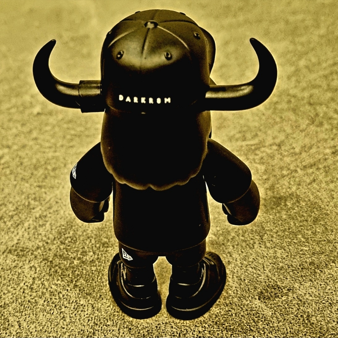 Darkr8m Studio x New Era FFALO Figure Black 착용 스타일 - 3