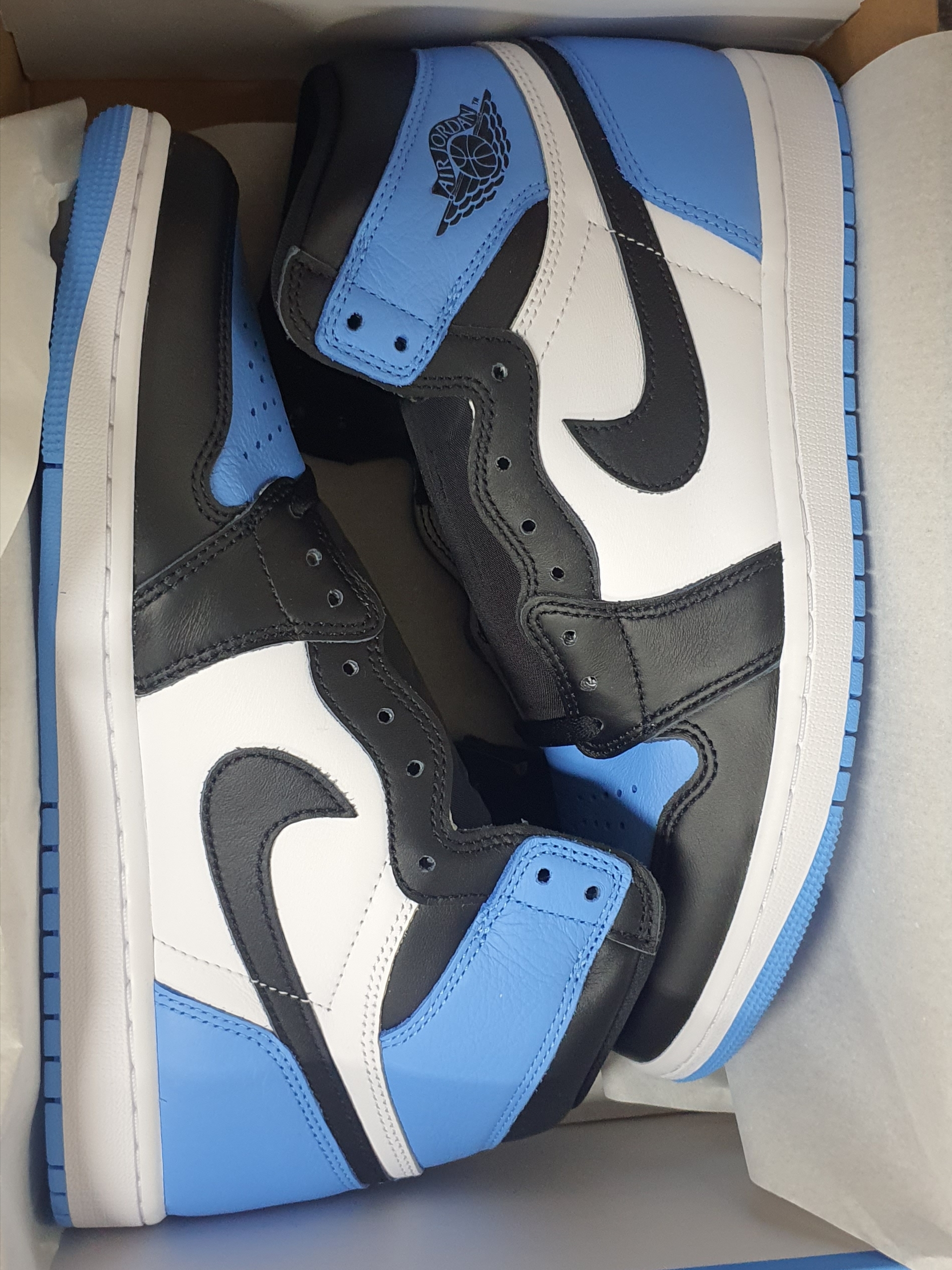 Jordan 1 Retro High OG University Blue 착용 스타일