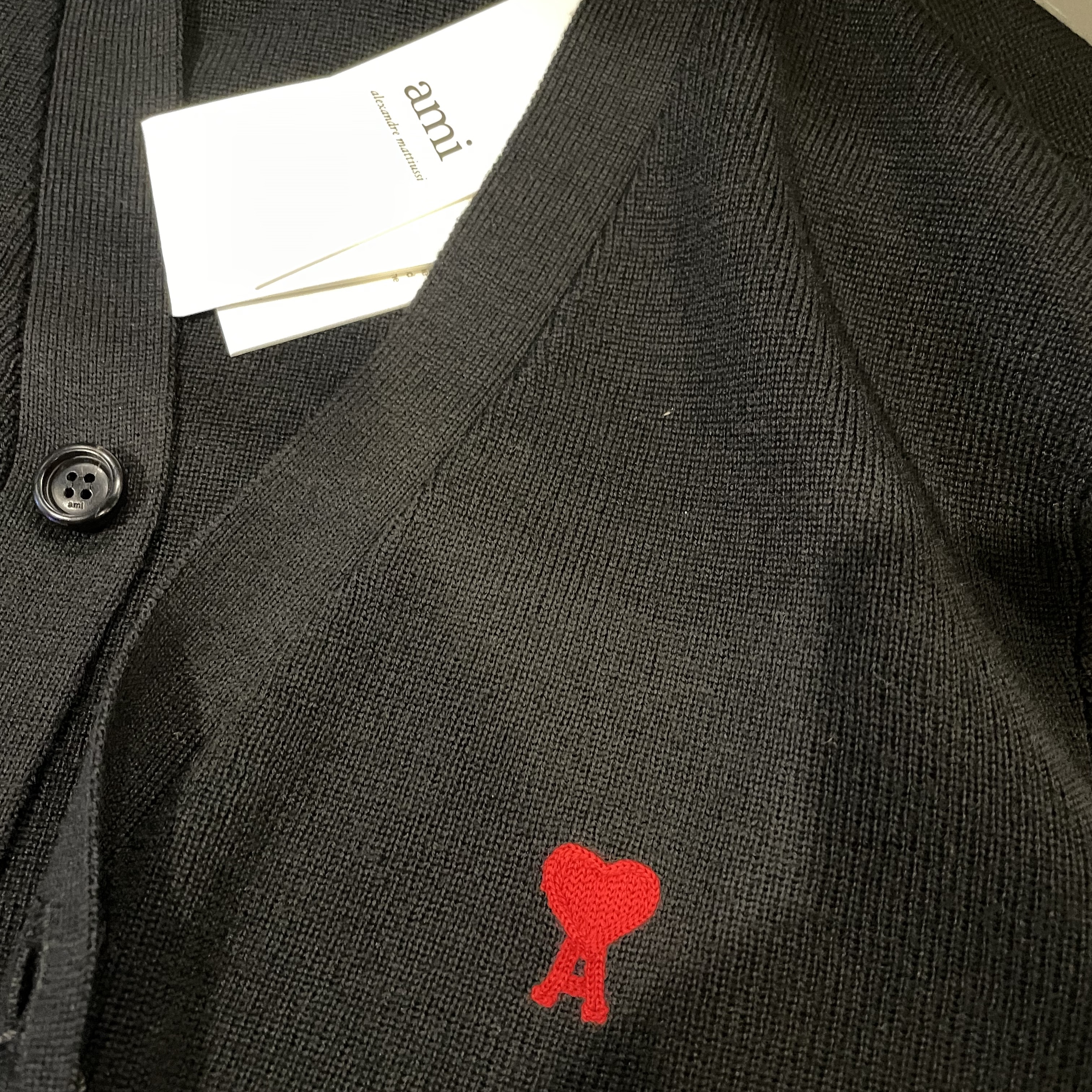 AMI de Coeur Wool Cardigan Black 착용 스타일