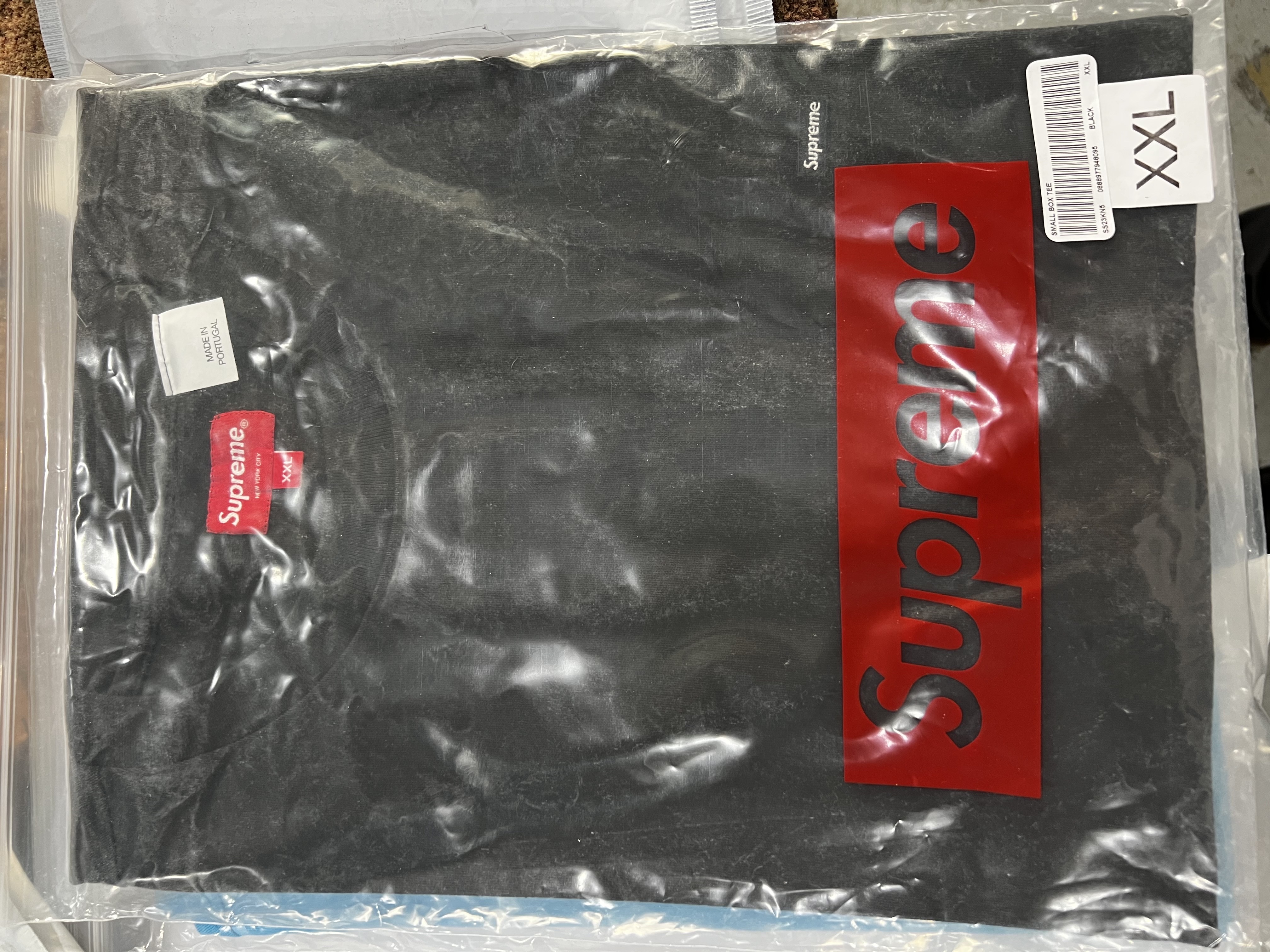 Supreme Small Box T-Shirt Black 착용 스타일