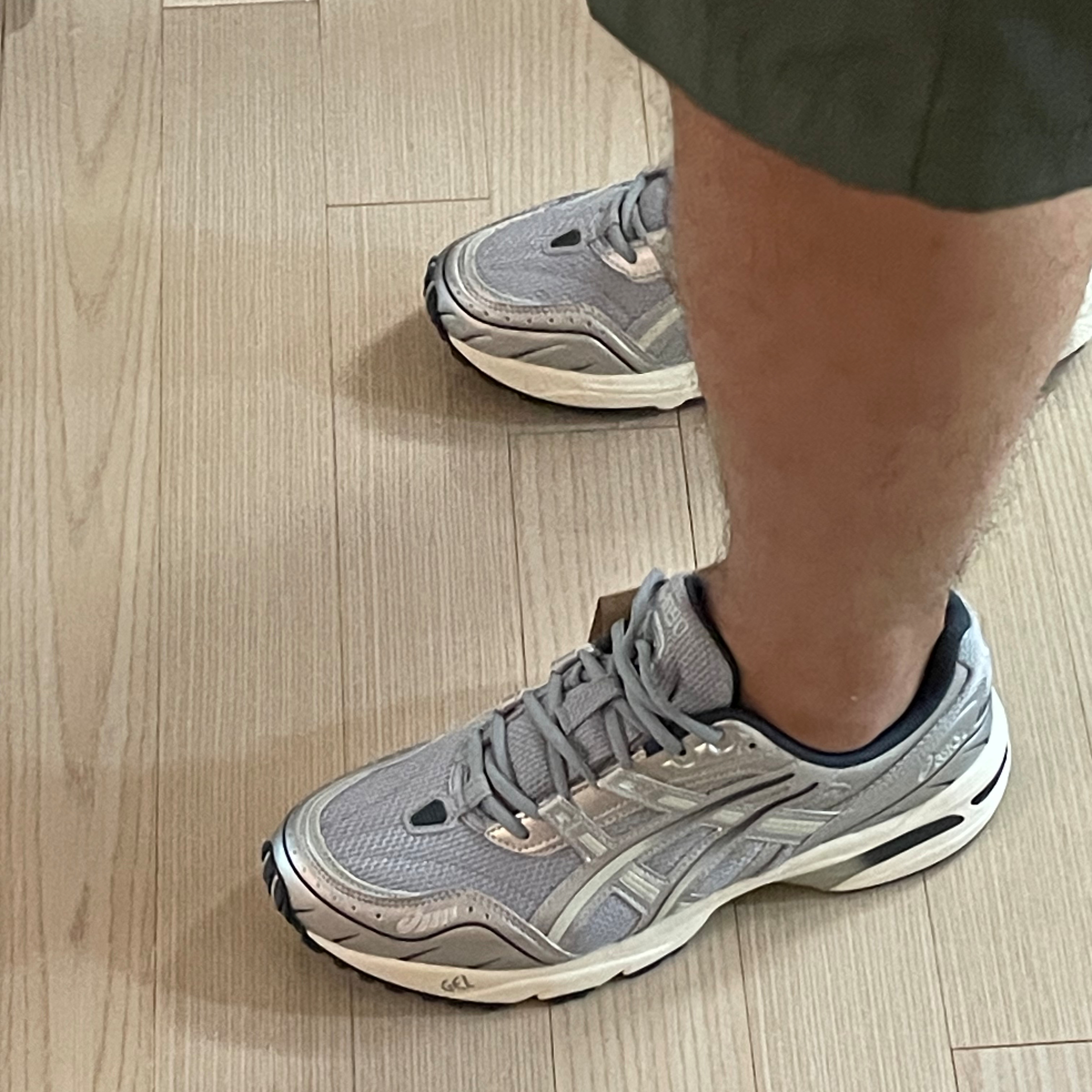 Asics Gel-1090 Piedmont Grey 착용 스타일 - 3