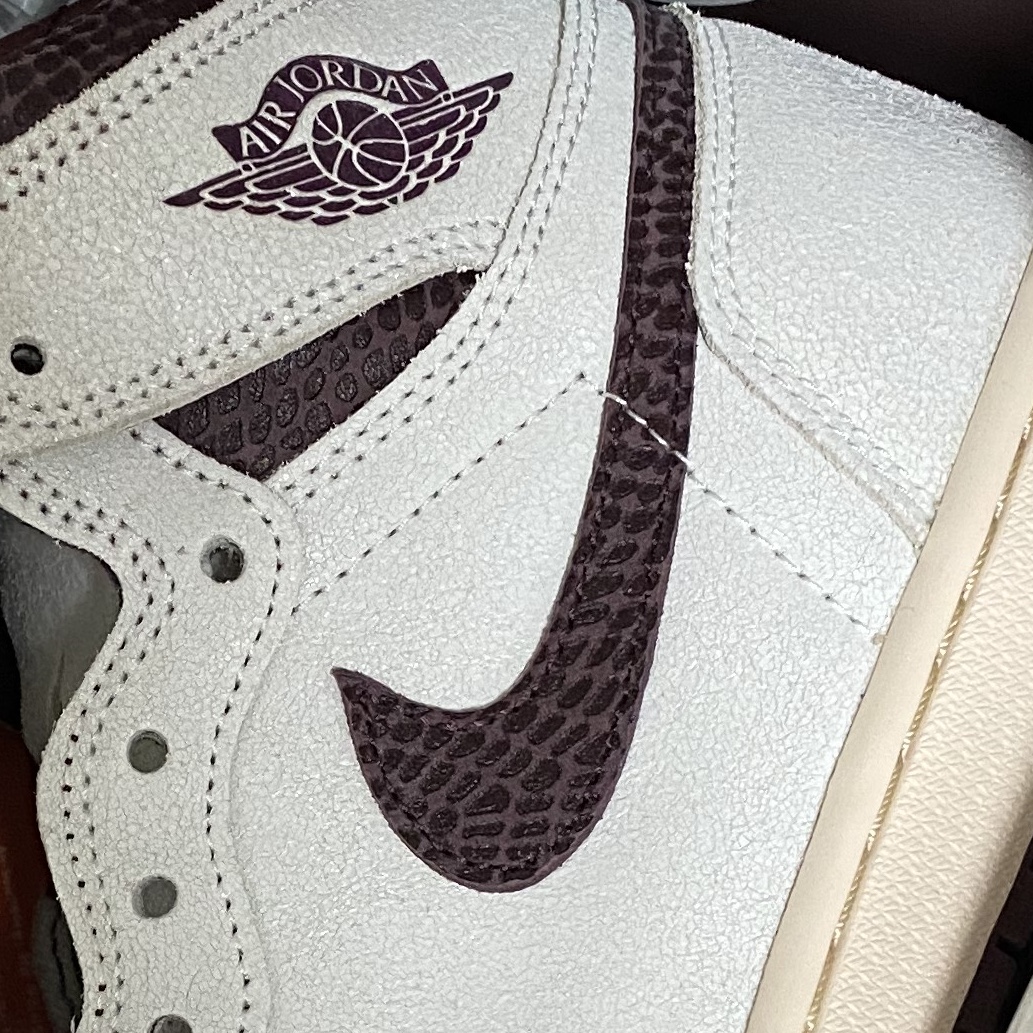 Jordan 1 x A Ma Maniere Retro High OG SP Sail and Burgundy 착용 스타일