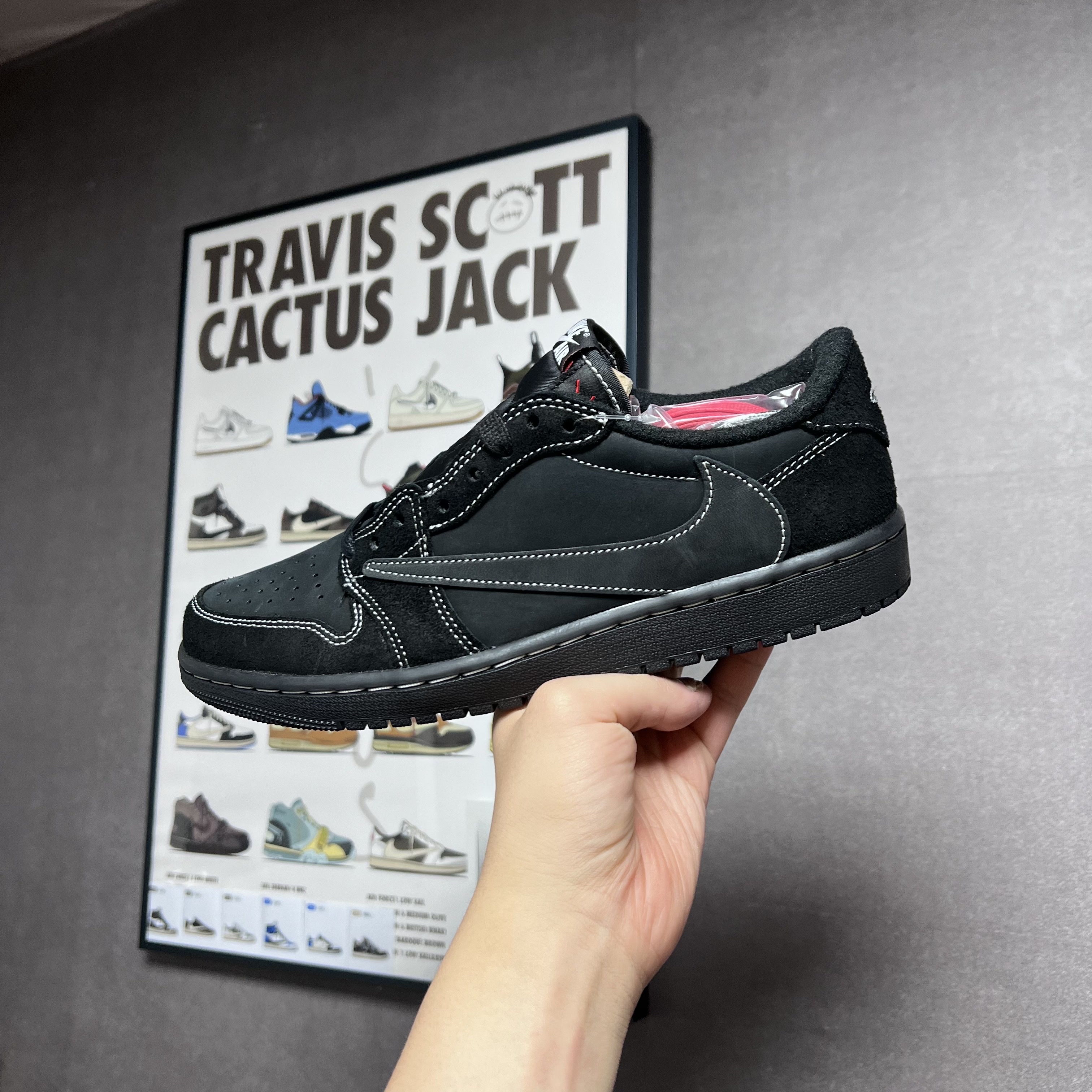 Jordan 1 x Travis Scott Retro Low OG SP Black Phantom 착용 스타일