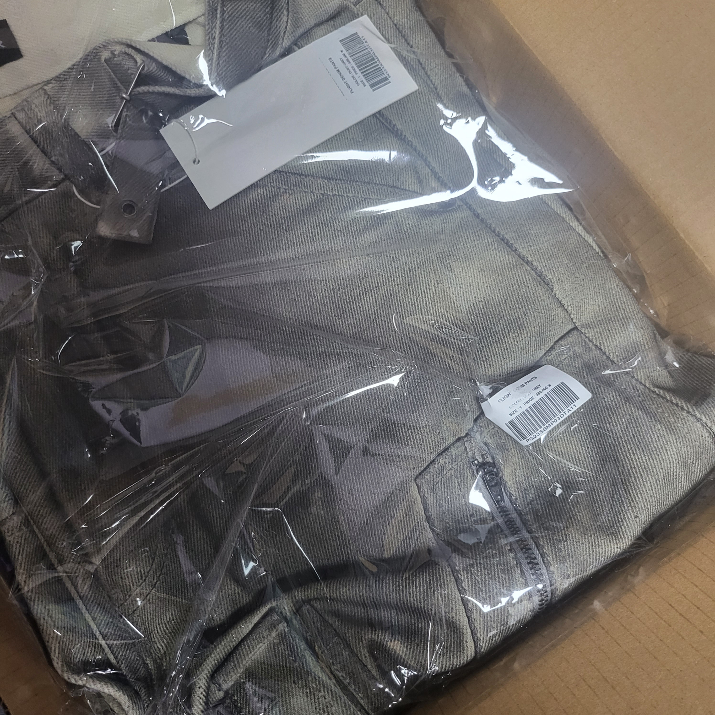 Project G/R Flight Denim Pants Dust Grey 착용 스타일