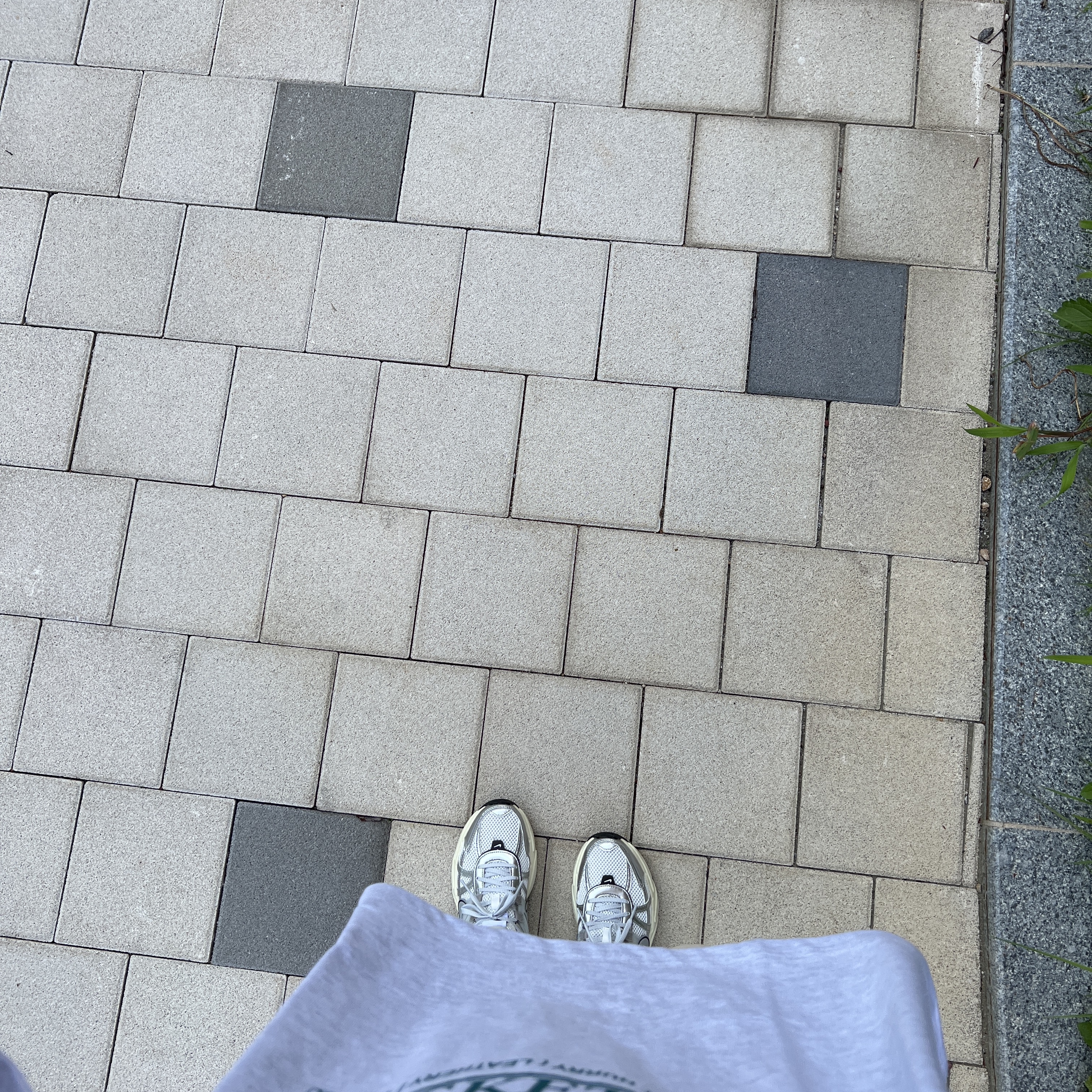 Nike V2K Run Summit White Metallic Silver 착용 스타일