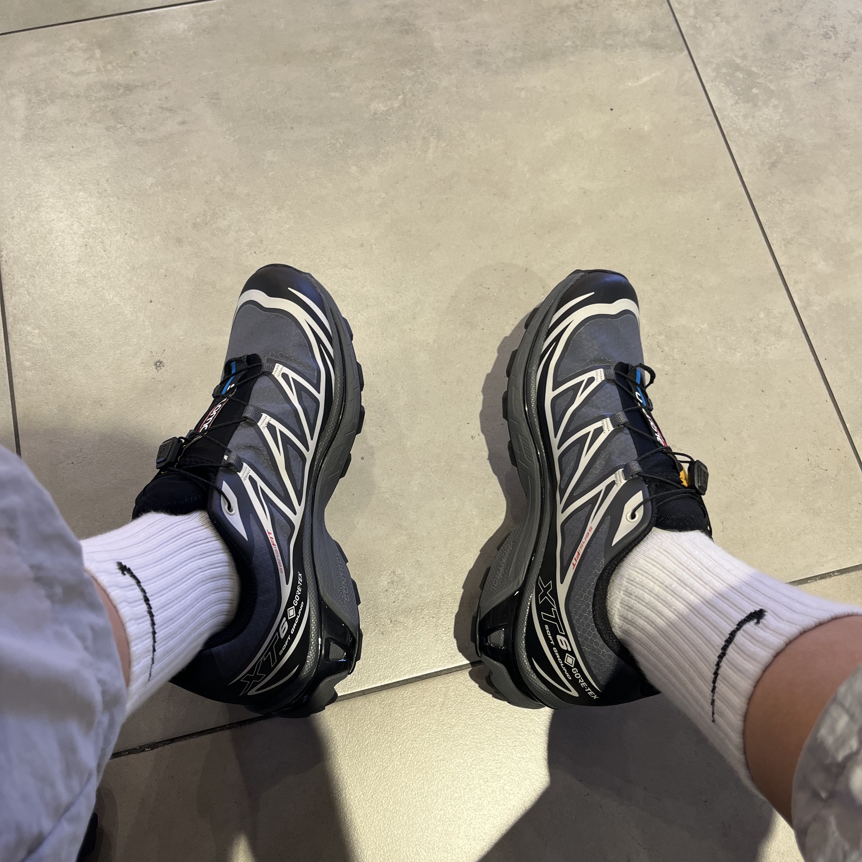 Salomon XT-6 Gore-Tex Black Ebony 착용 스타일 - 3