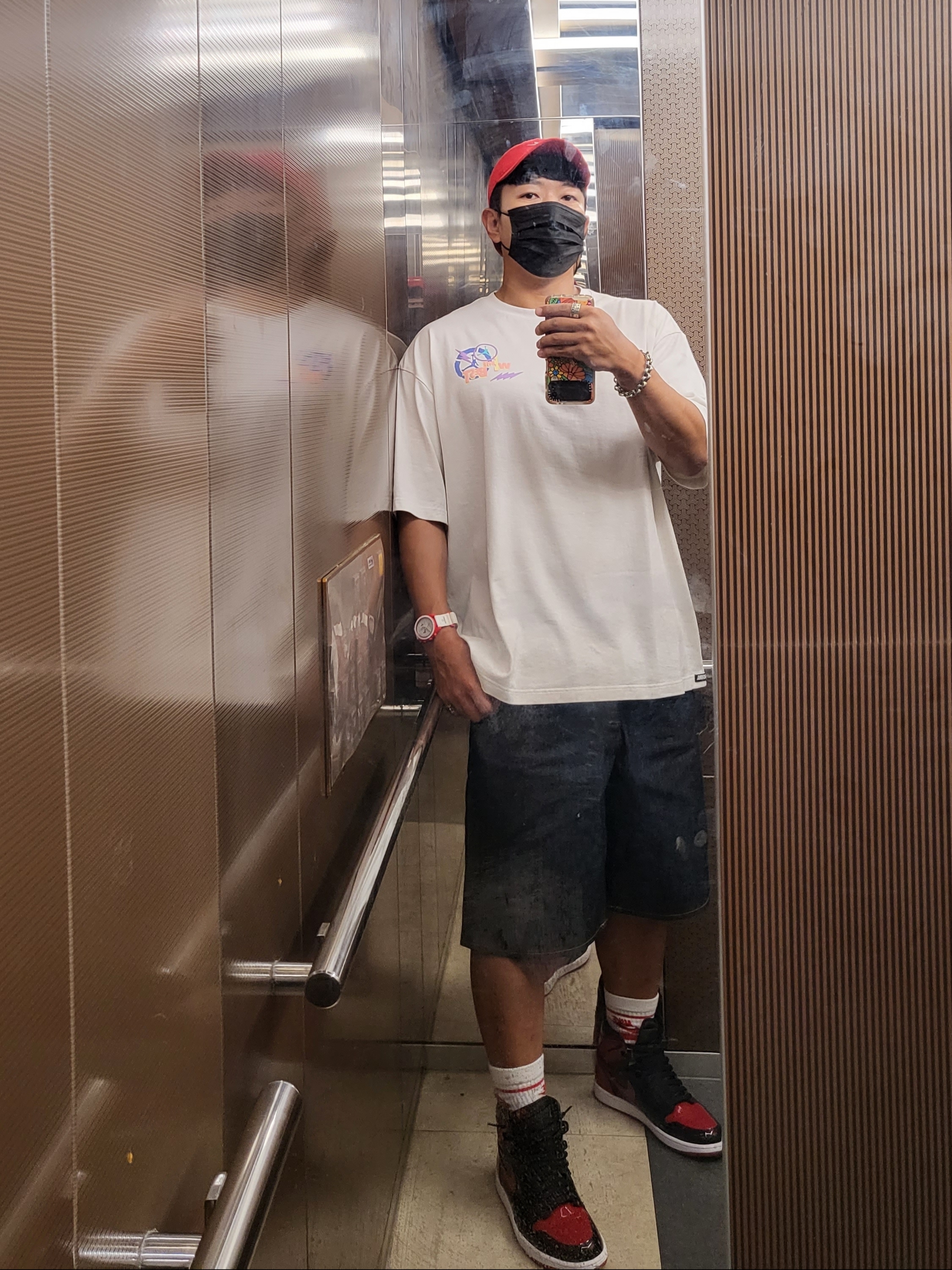 Nike Heritage 86 Futura Washed Cap University Red, Jordan x DJ Khaled T-Shirt Phantom - Asia 착용 스타일