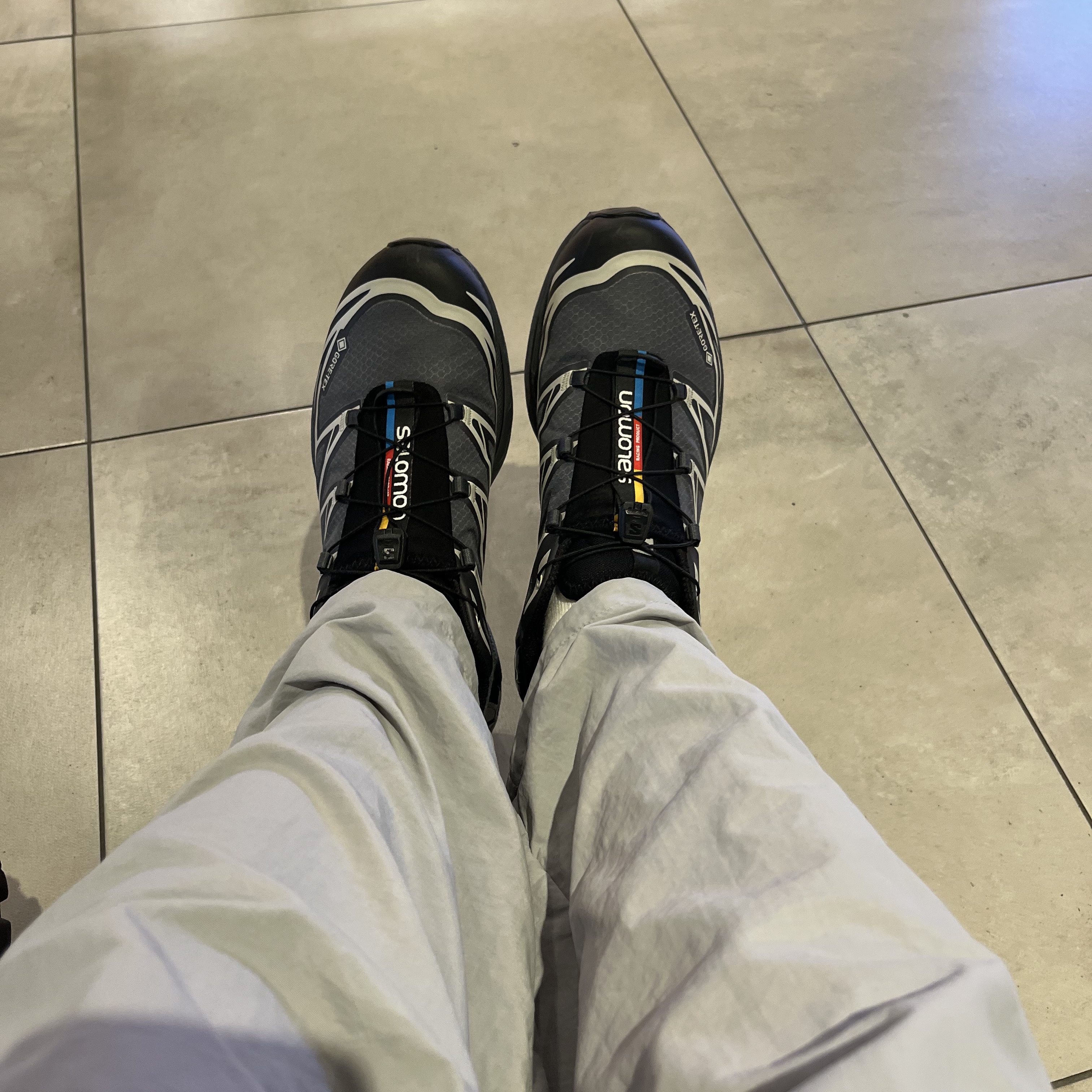Salomon XT-6 Gore-Tex Black Ebony 착용 스타일 - 1