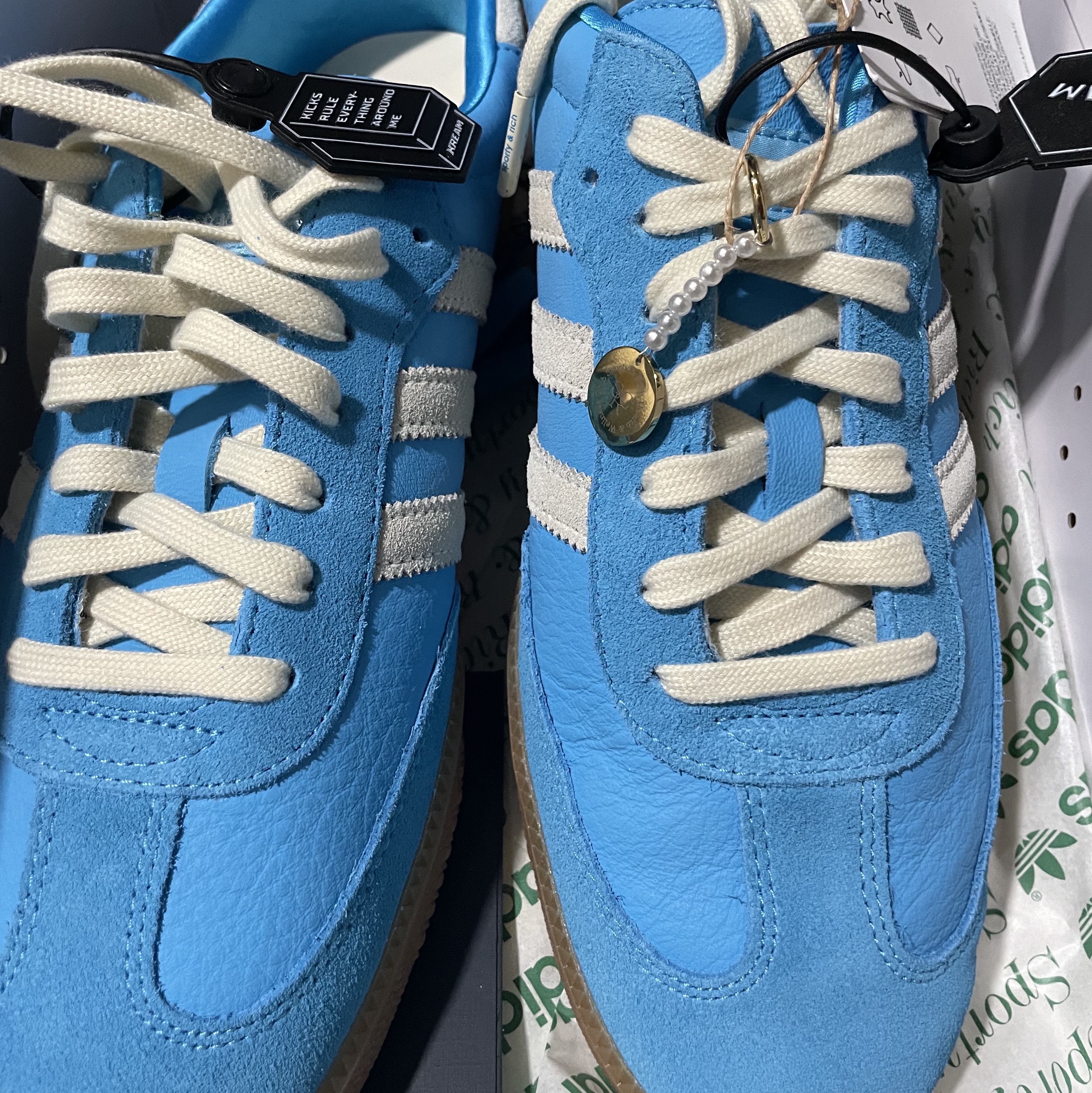 Adidas x Sporty & Rich Samba Blue Rush Cream White 착용 스타일