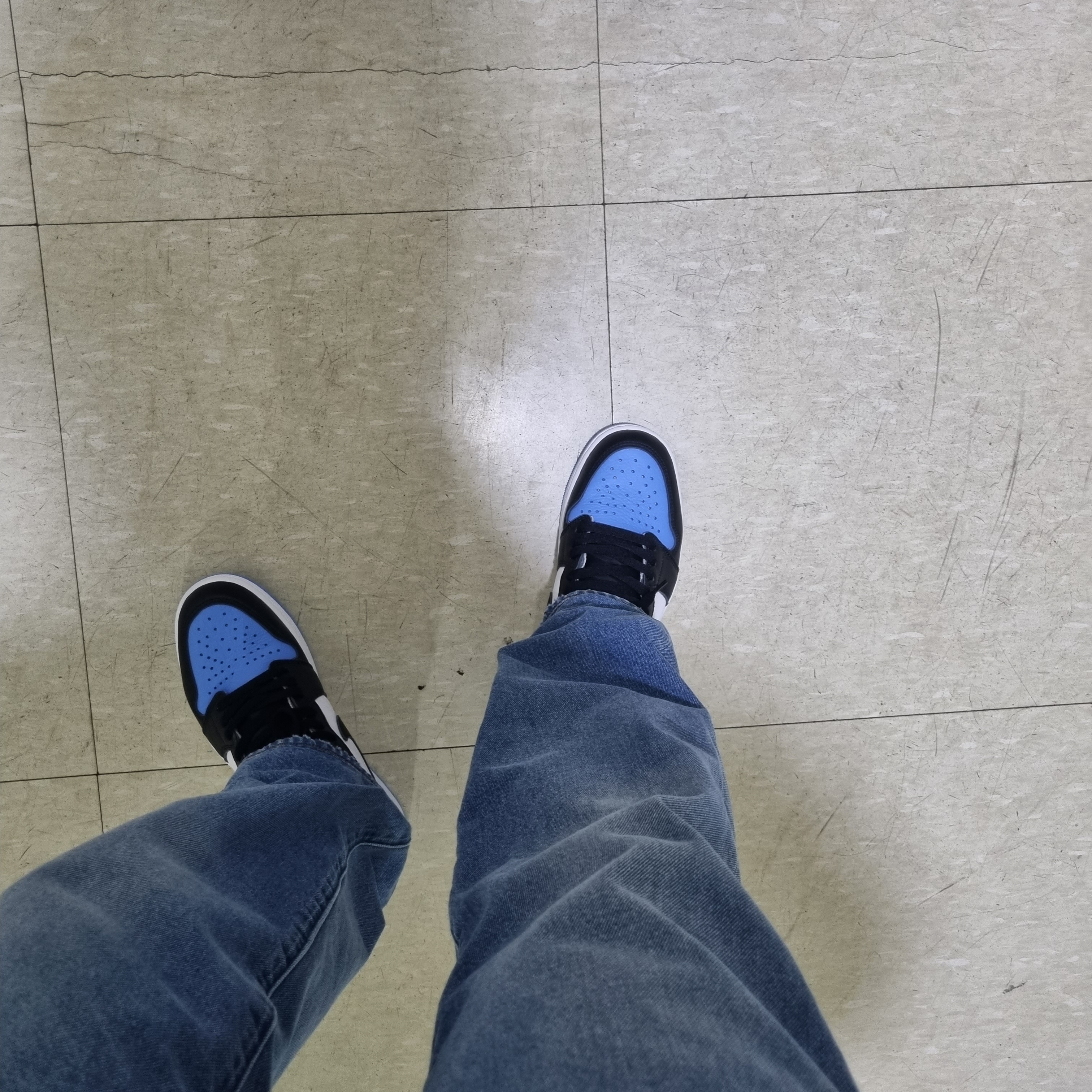 Jordan 1 Retro High OG University Blue 착용 스타일