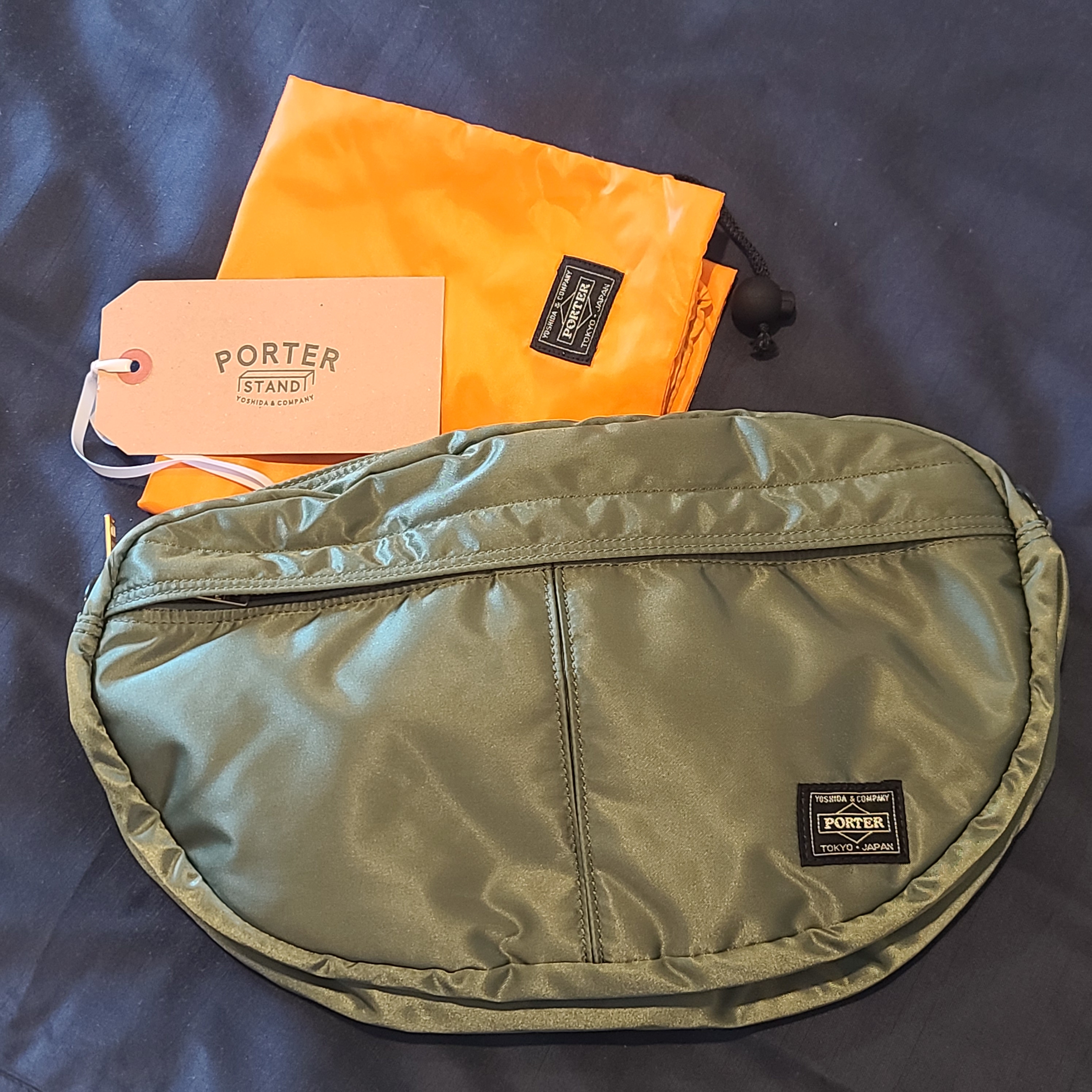 Porter Tanker Shoulder Bag Sage Green 착용 스타일 - 1