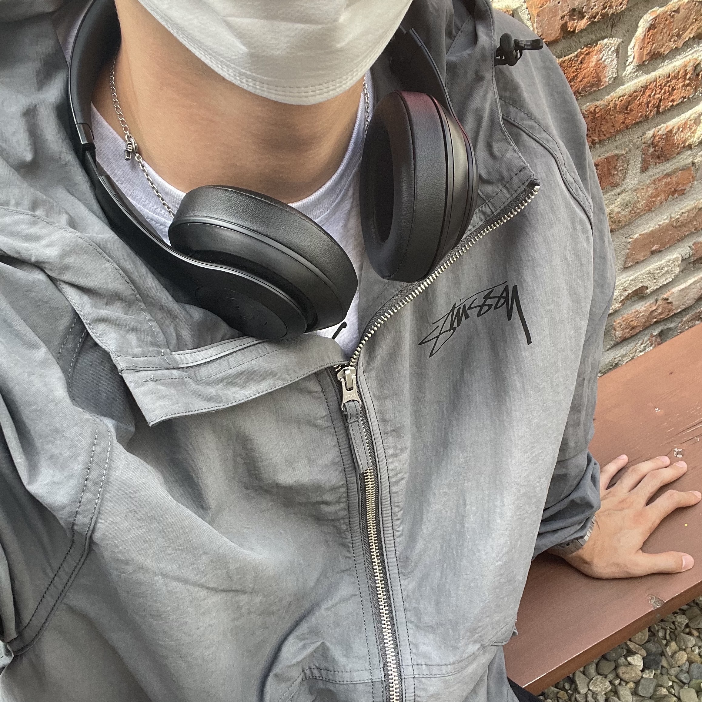Stussy Wave Dye Beach Shell Jacket Grey 착용 스타일