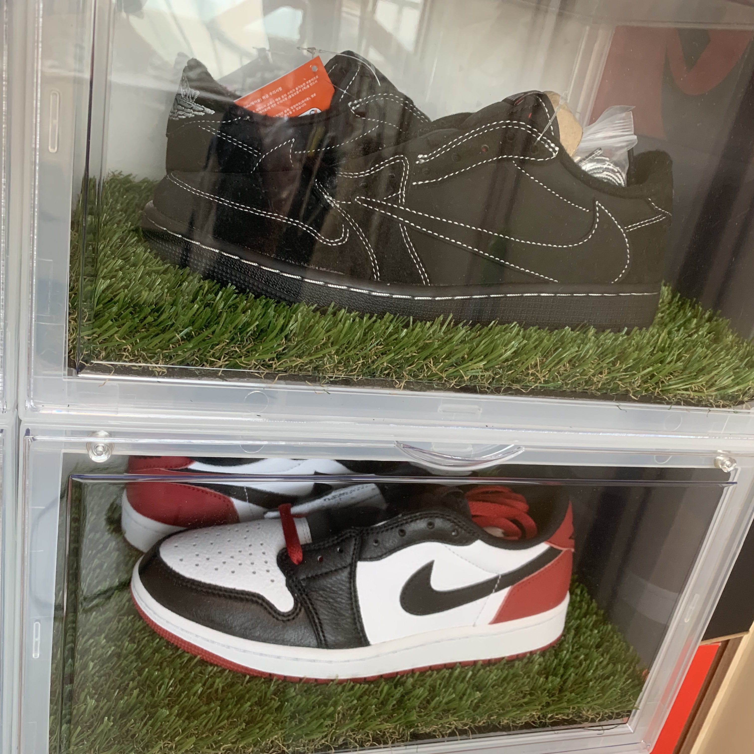 Jordan 1 x Travis Scott Retro Low OG SP Black Phantom 착용 스타일 - 1