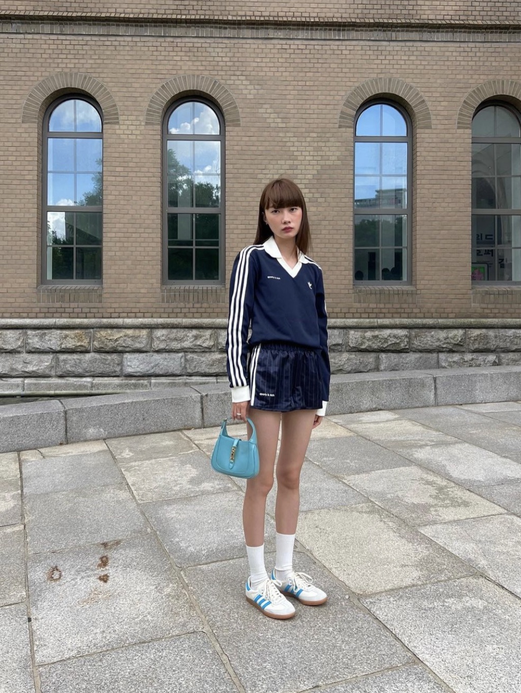 Gucci Jackie 1961 Mini Shoulder Bag Light Blue 착용 스타일