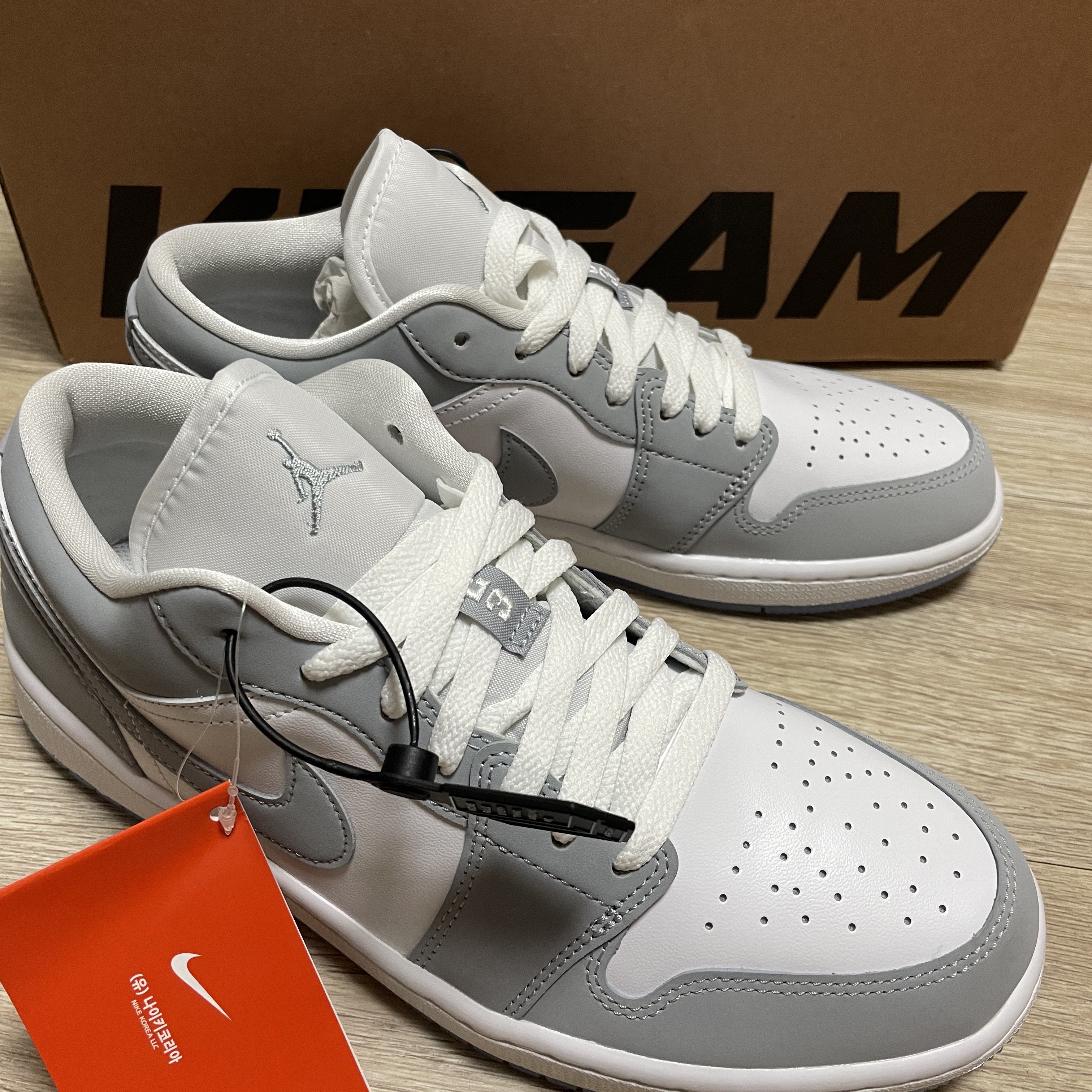 (W) Jordan 1 Low White Wolf Grey 착용 스타일