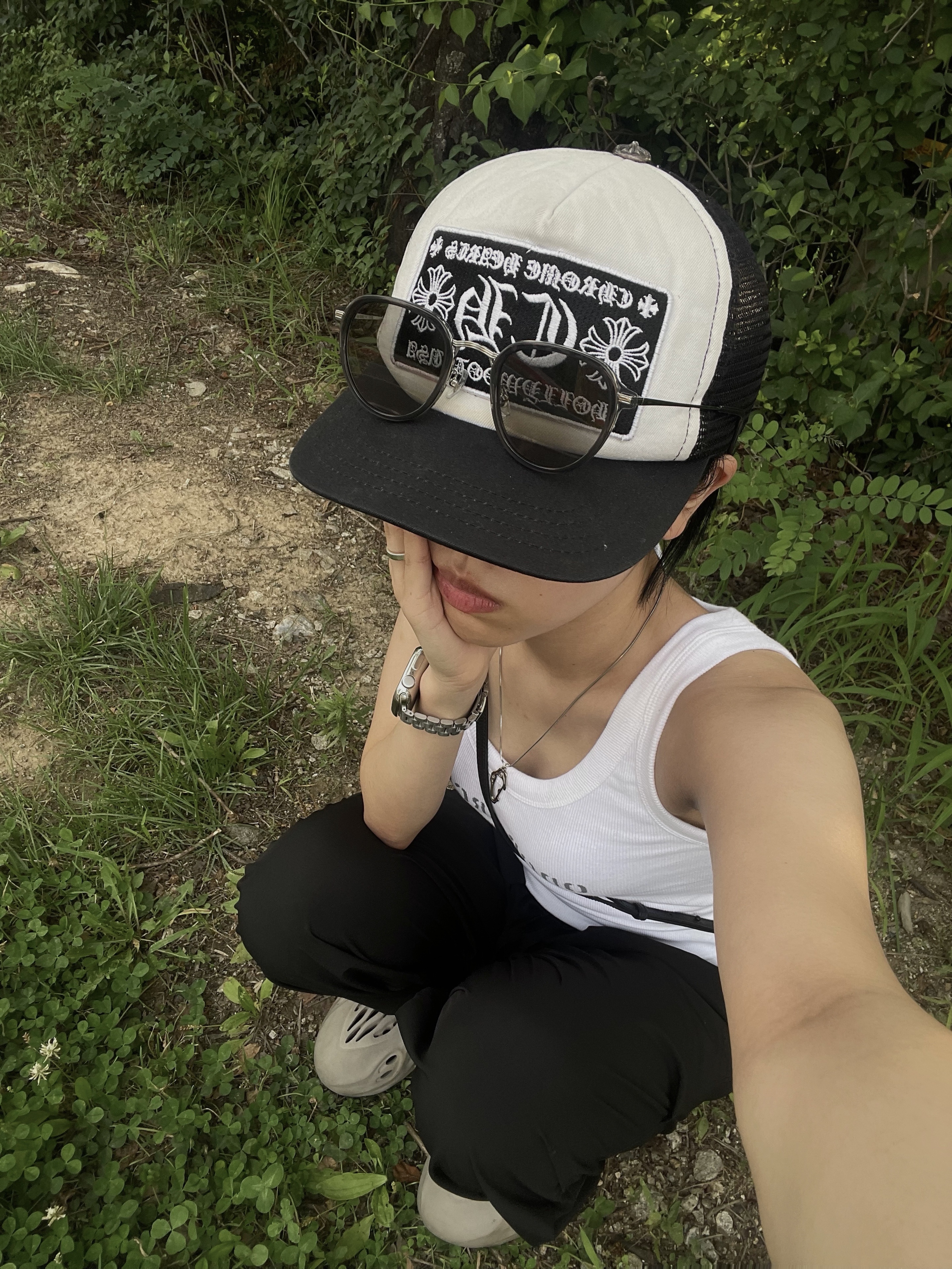Chrome Hearts Fuck Hollywood Trucker Hat Black White, Adidas Yeezy Foam RNNR Stone Sage 착용 스타일 - 1