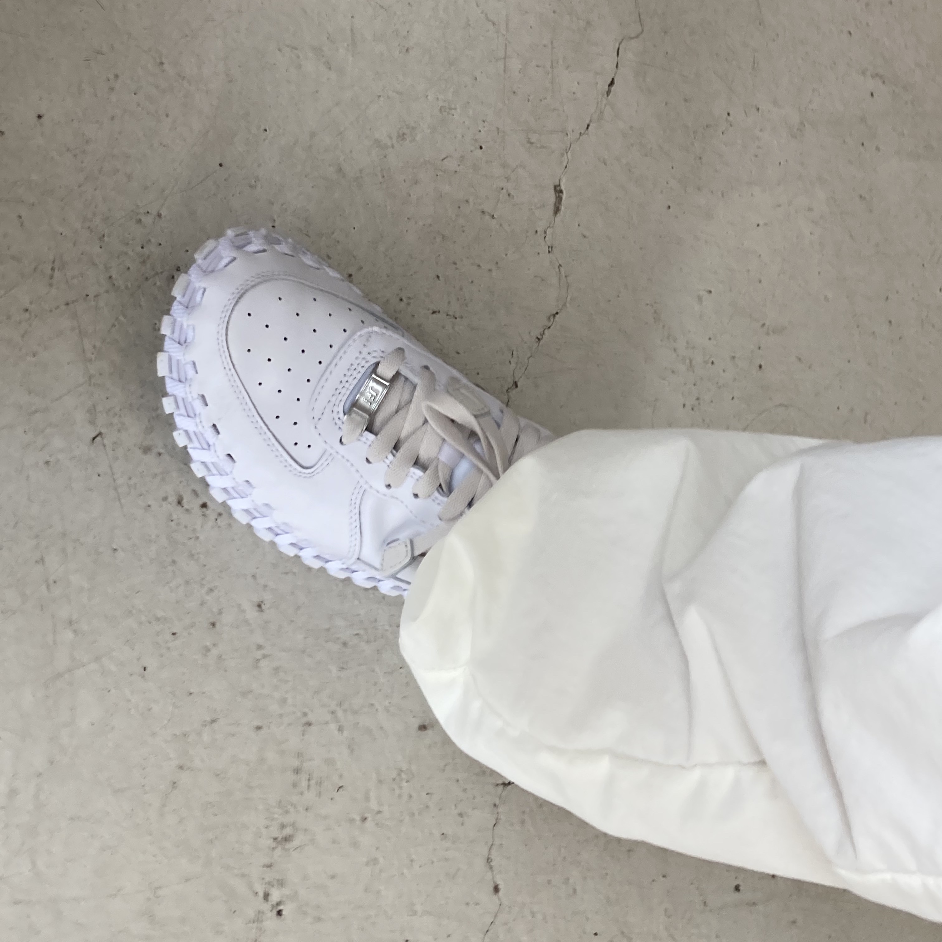 Nike x Jacquemus J Force 1 Low LX SP White 착용 스타일 - 3