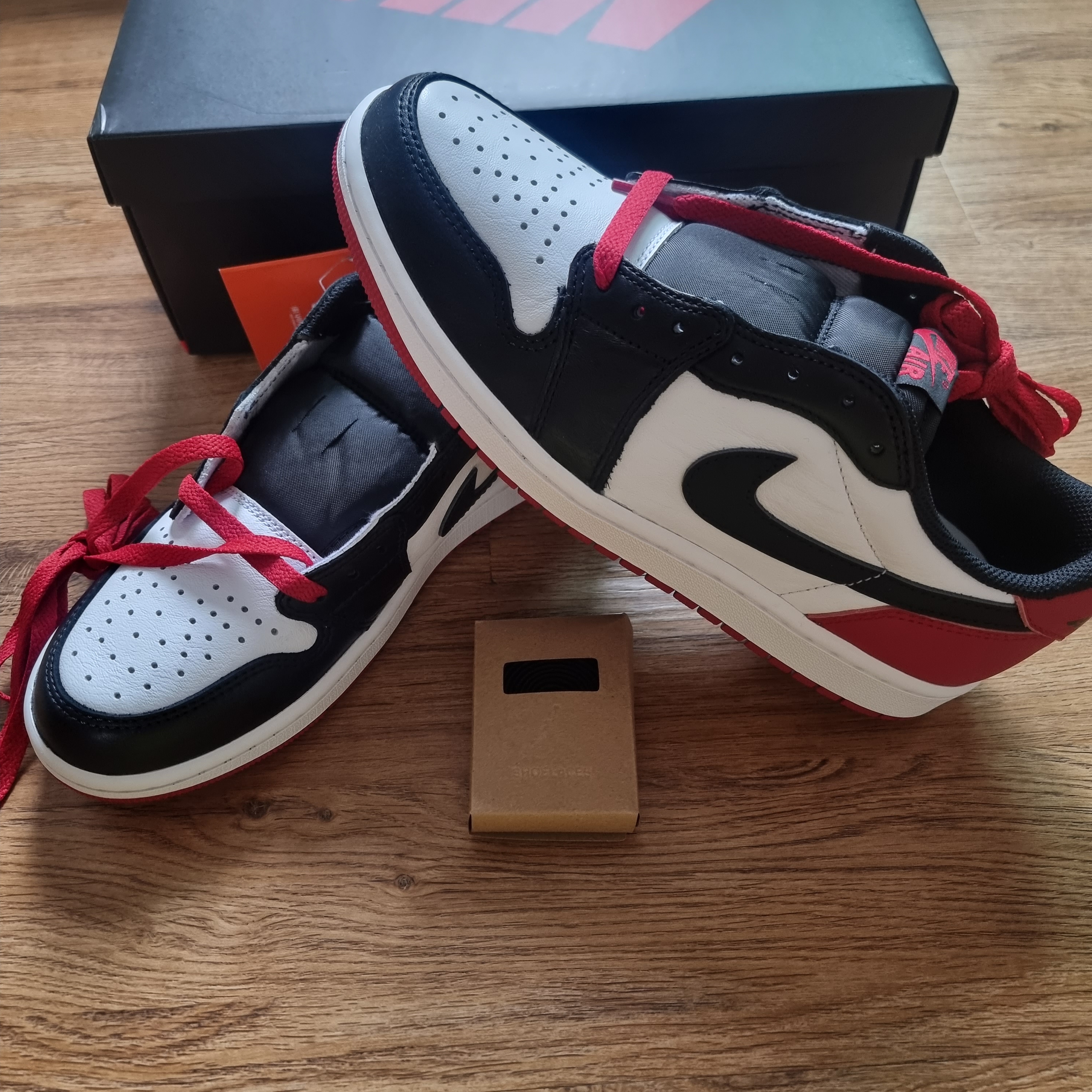 Jordan 1 Retro Low OG Black Toe 착용 스타일 - 5