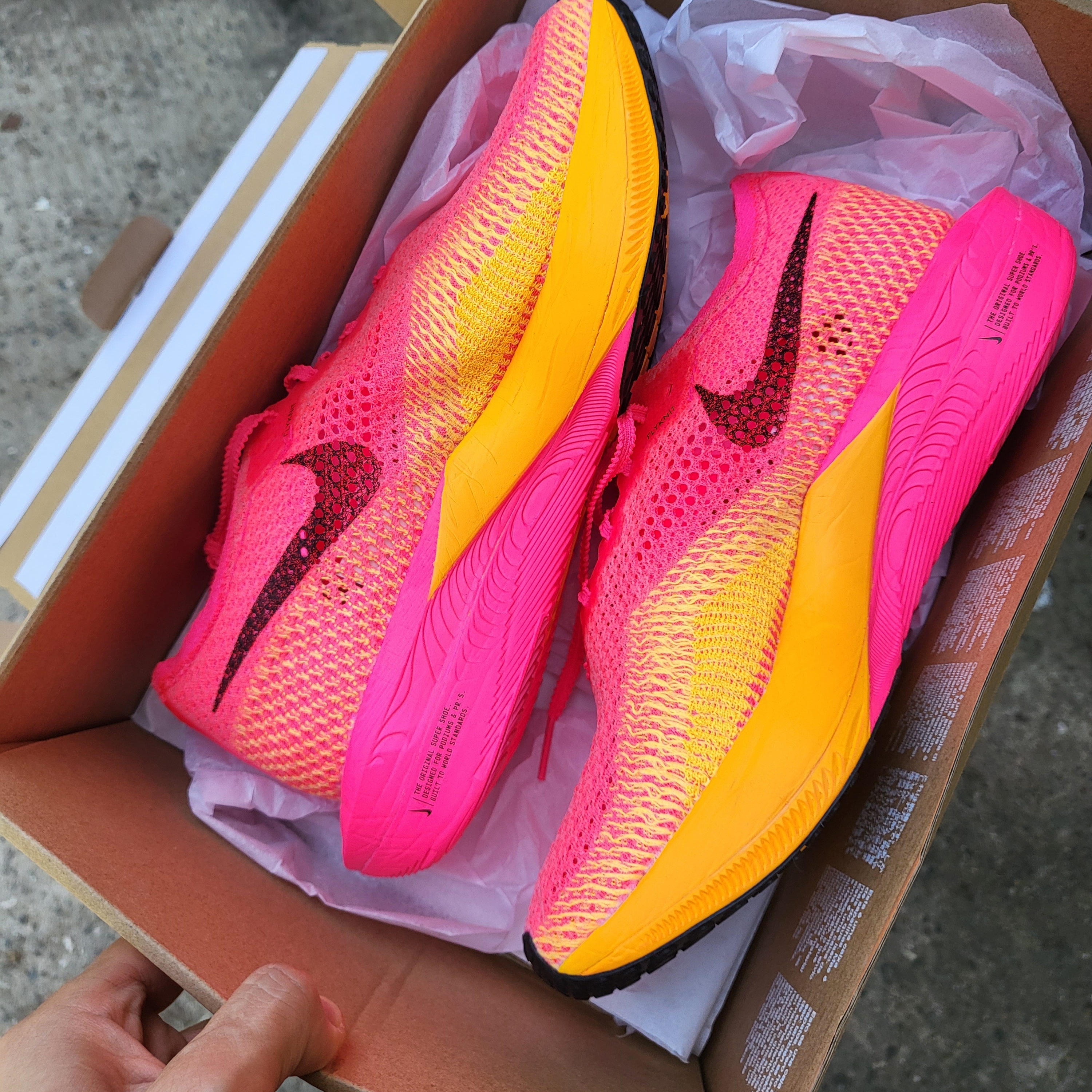 Nike ZoomX Vaporfly Next% 3 Hyper Pink 착용 스타일