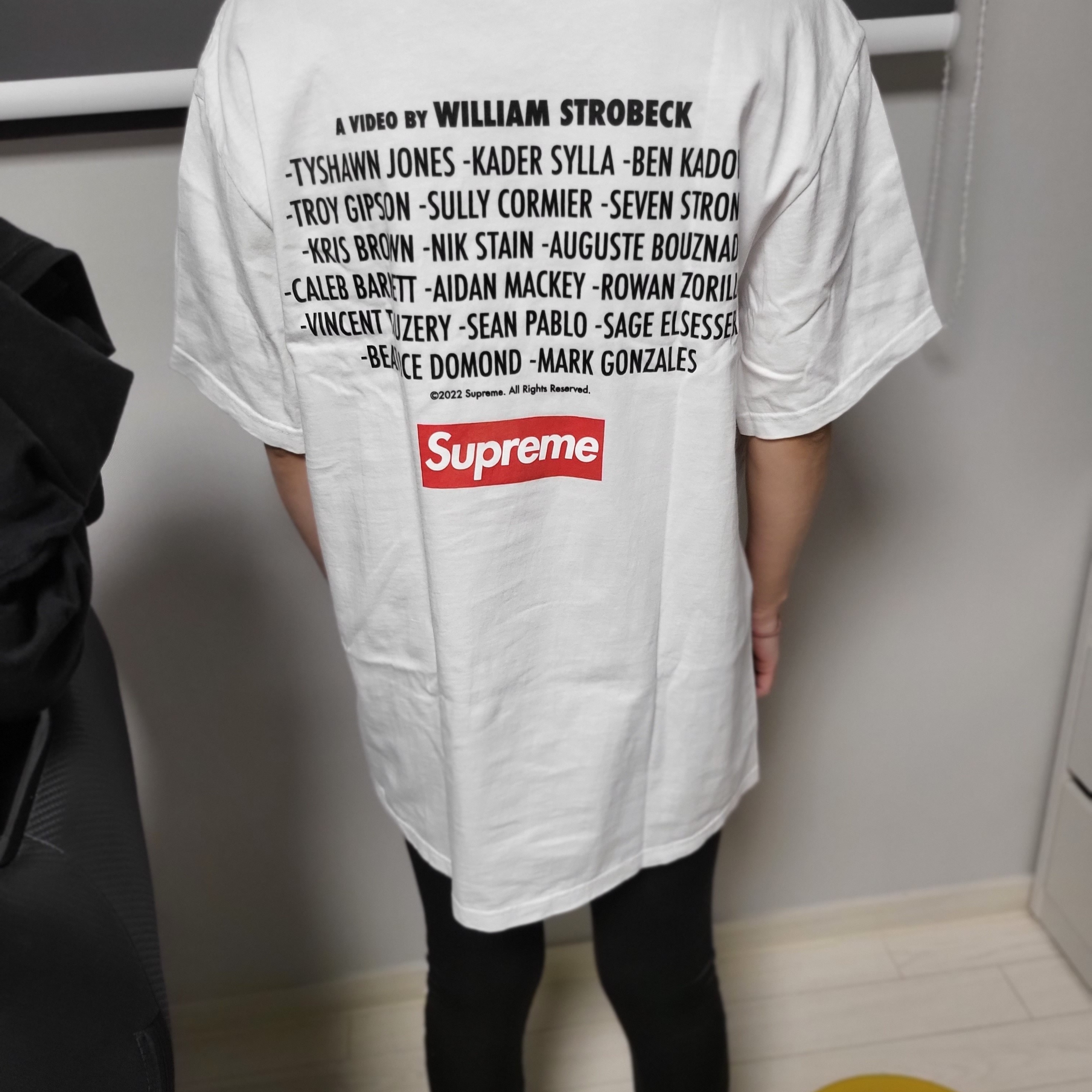 Supreme Play Dead T-Shirt White - 22FW 착용 스타일