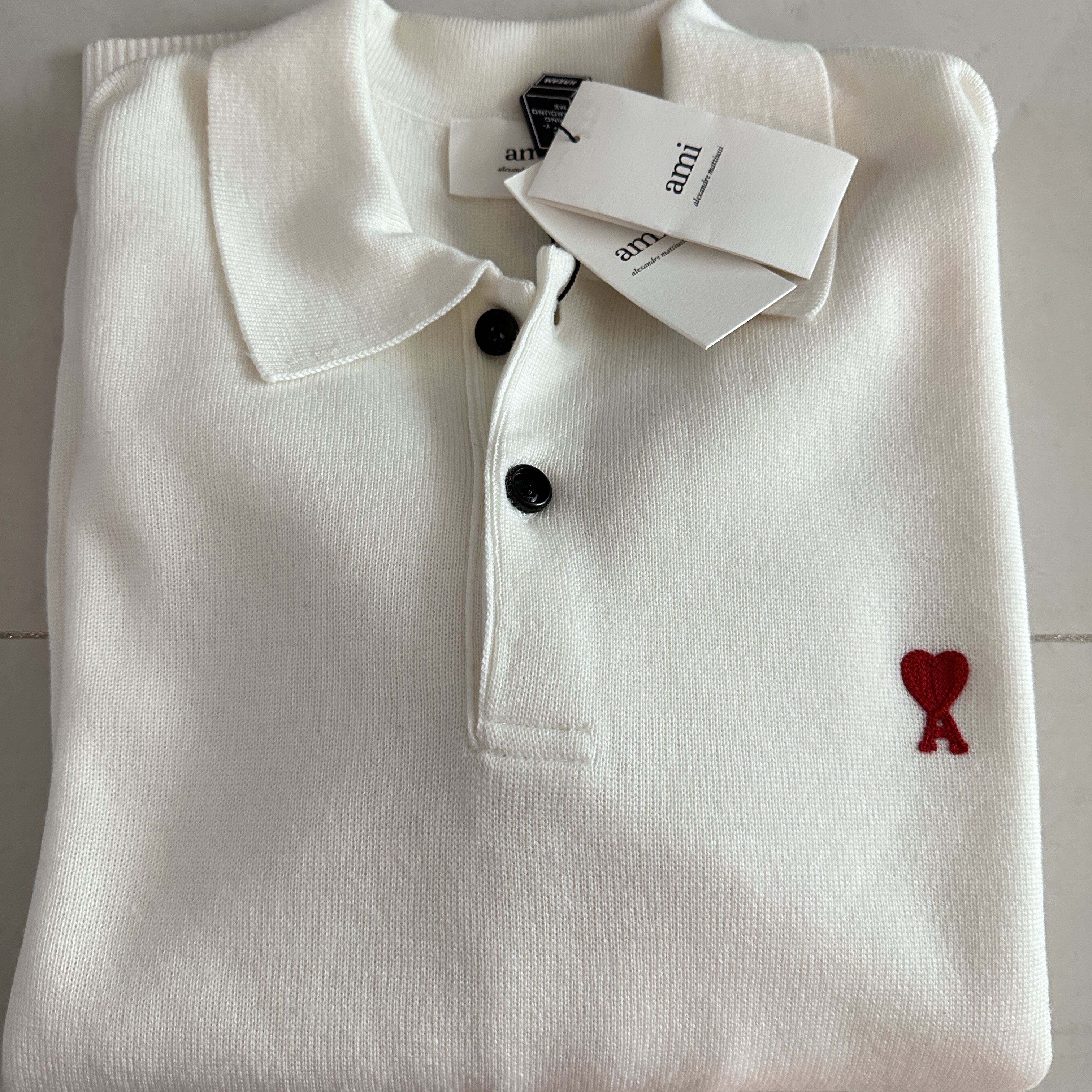 AMI de Coeur Wool Polo Off White 착용 스타일