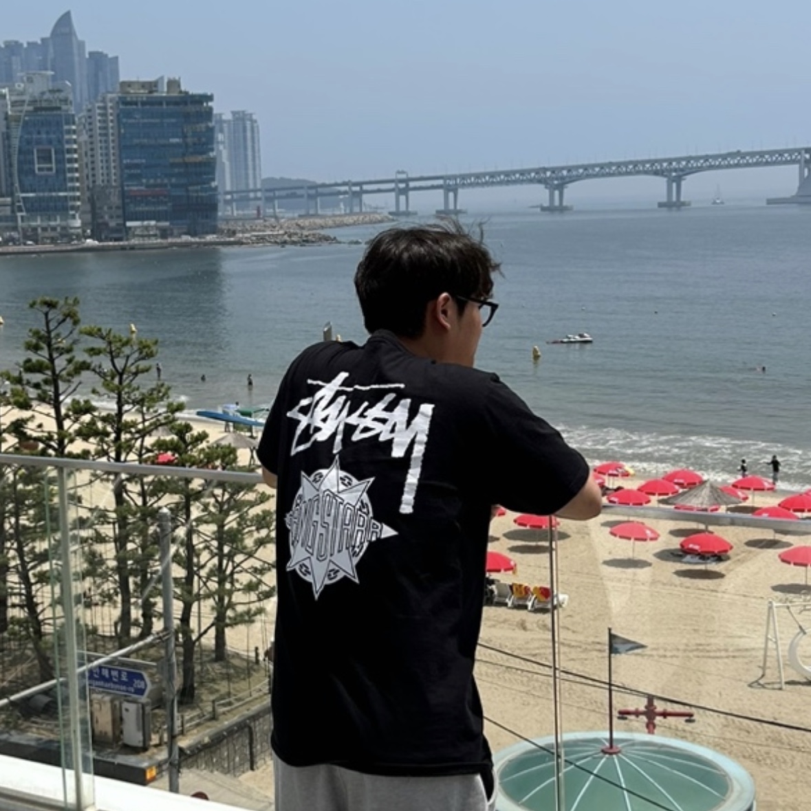 Stussy x Gang Starr Take It Personal T-Shirt Black 착용 스타일
