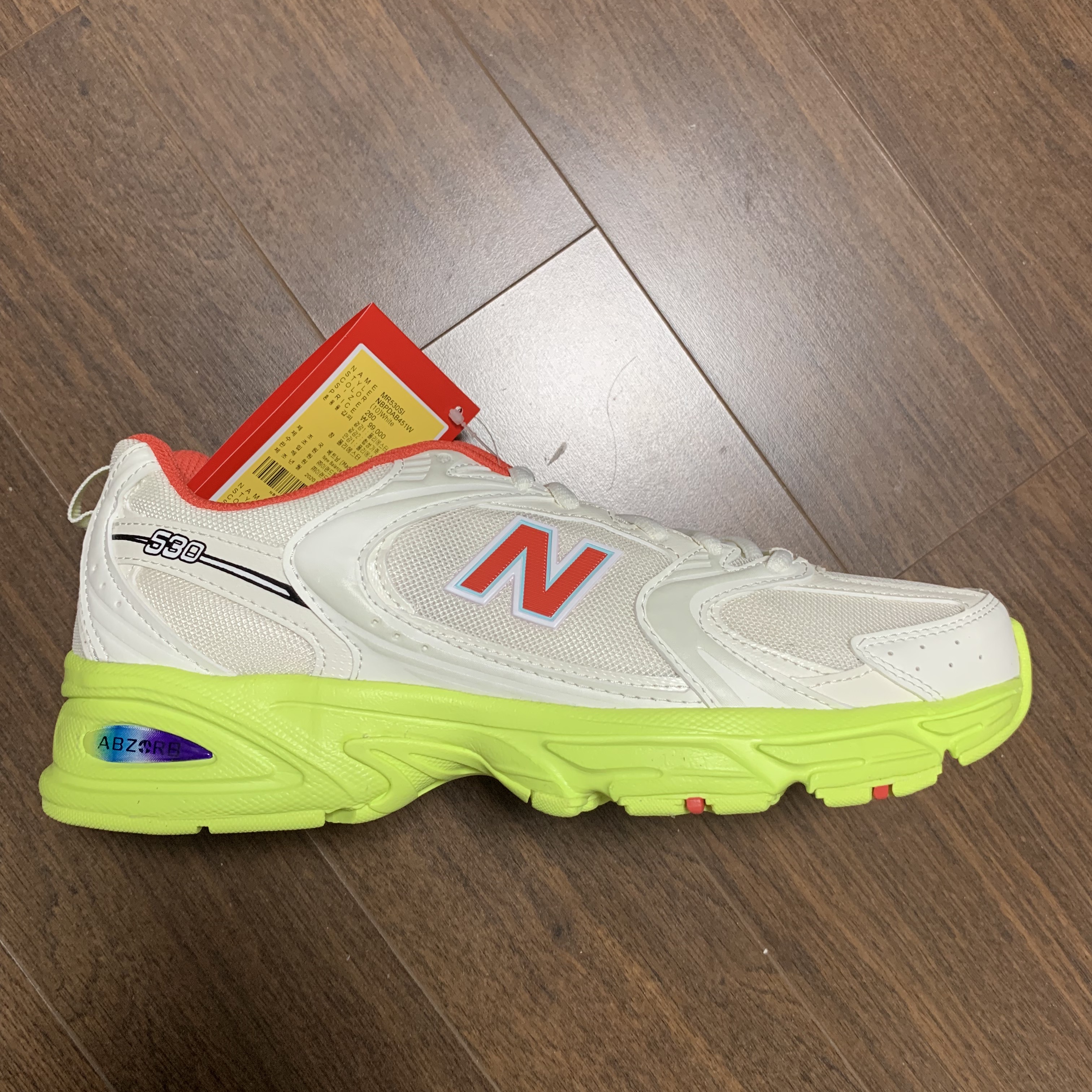 New Balance 530 White Yellow 착용 스타일