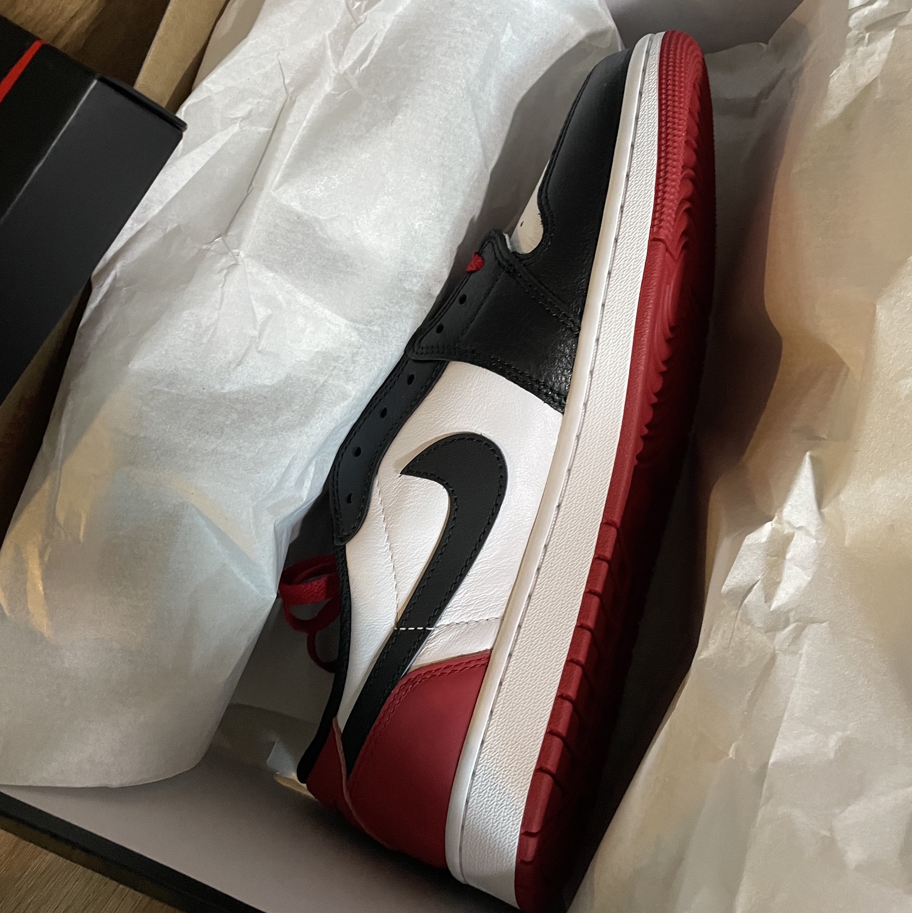 Jordan 1 Retro Low OG Black Toe 착용 스타일 - 2