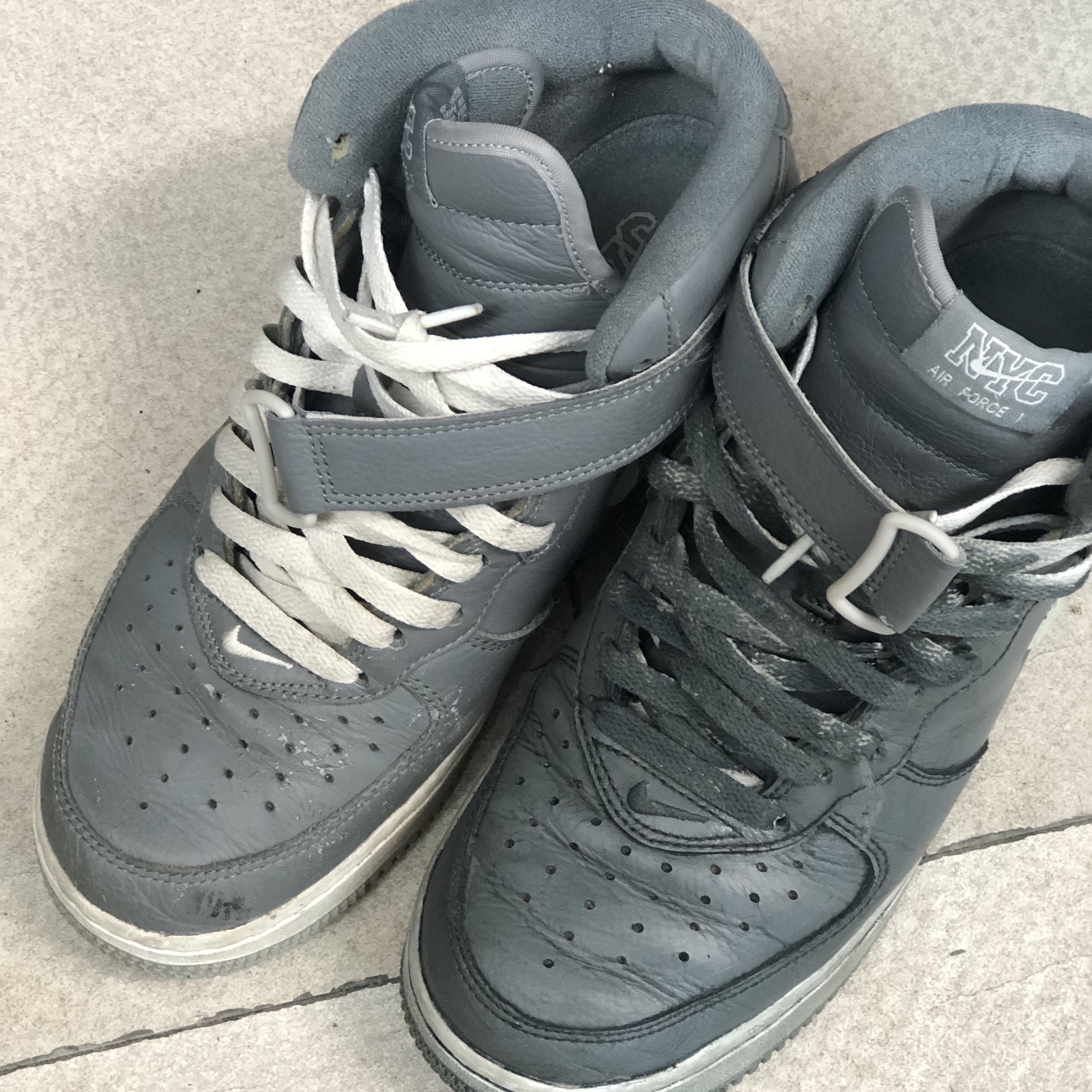 Nike Air Force 1 Mid QS NYC Cool Grey 착용 스타일