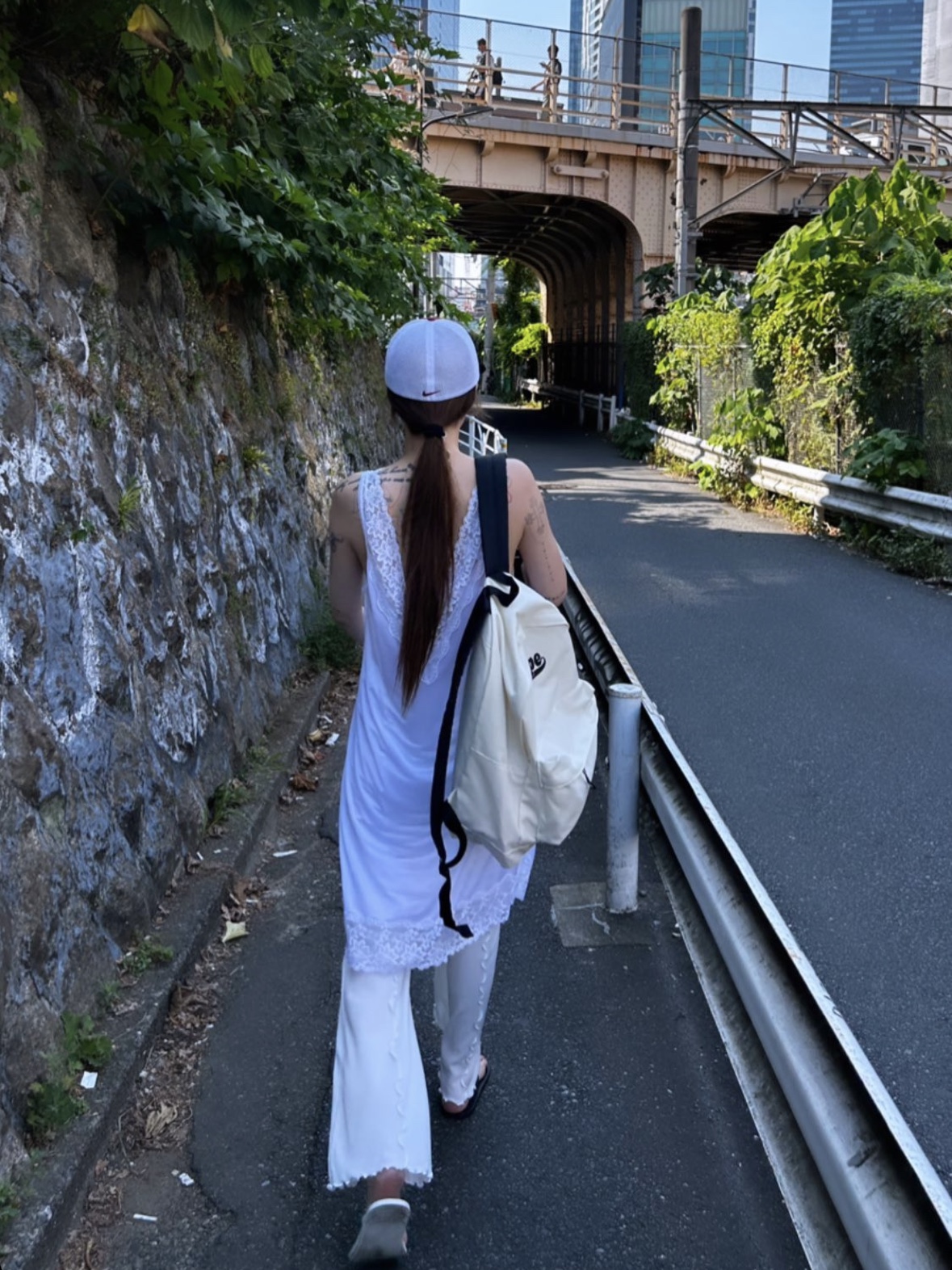 Maison Margiela Tabi Thong Sandal White 착용 스타일 - 1