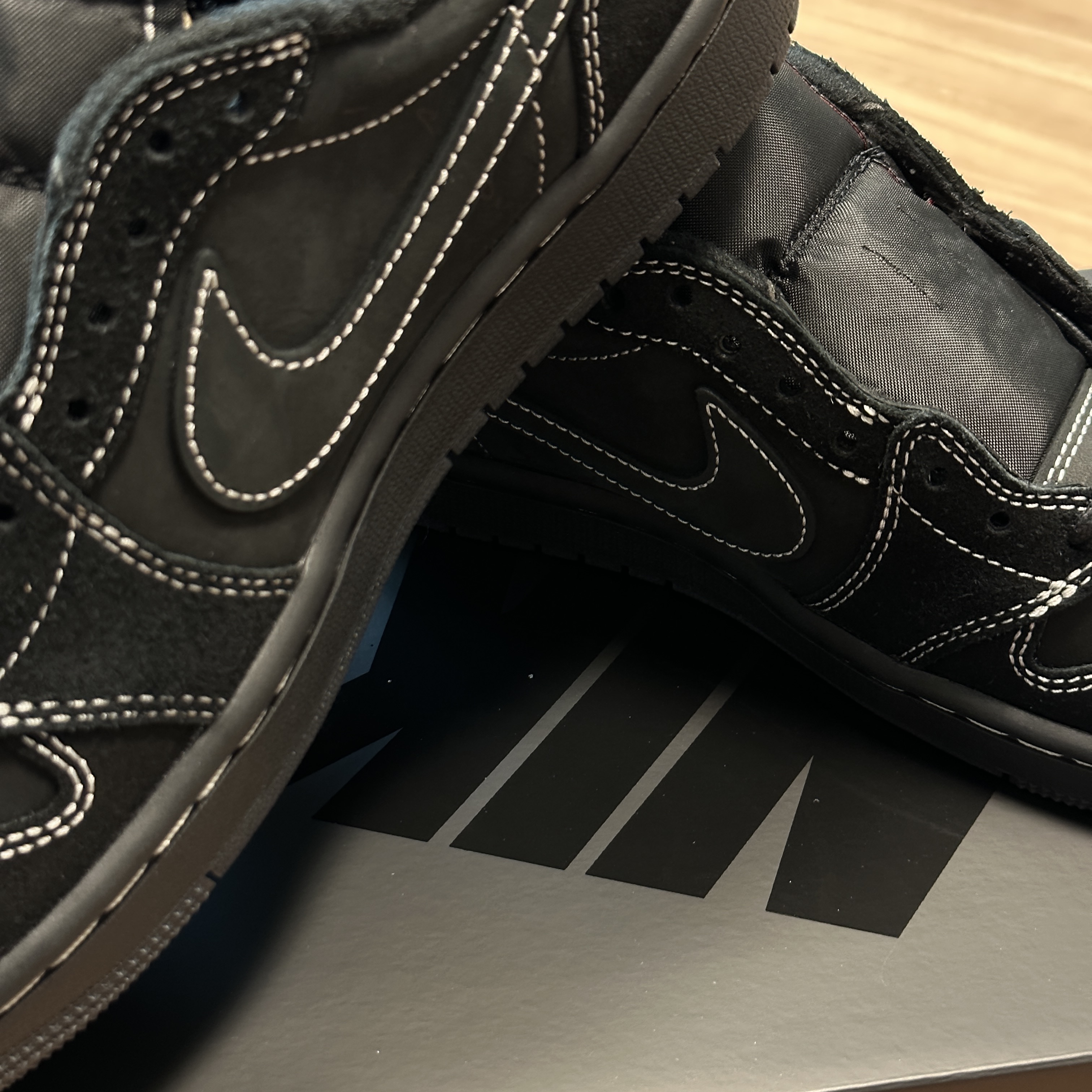 Jordan 1 x Travis Scott Retro Low OG SP Black Phantom 착용 스타일