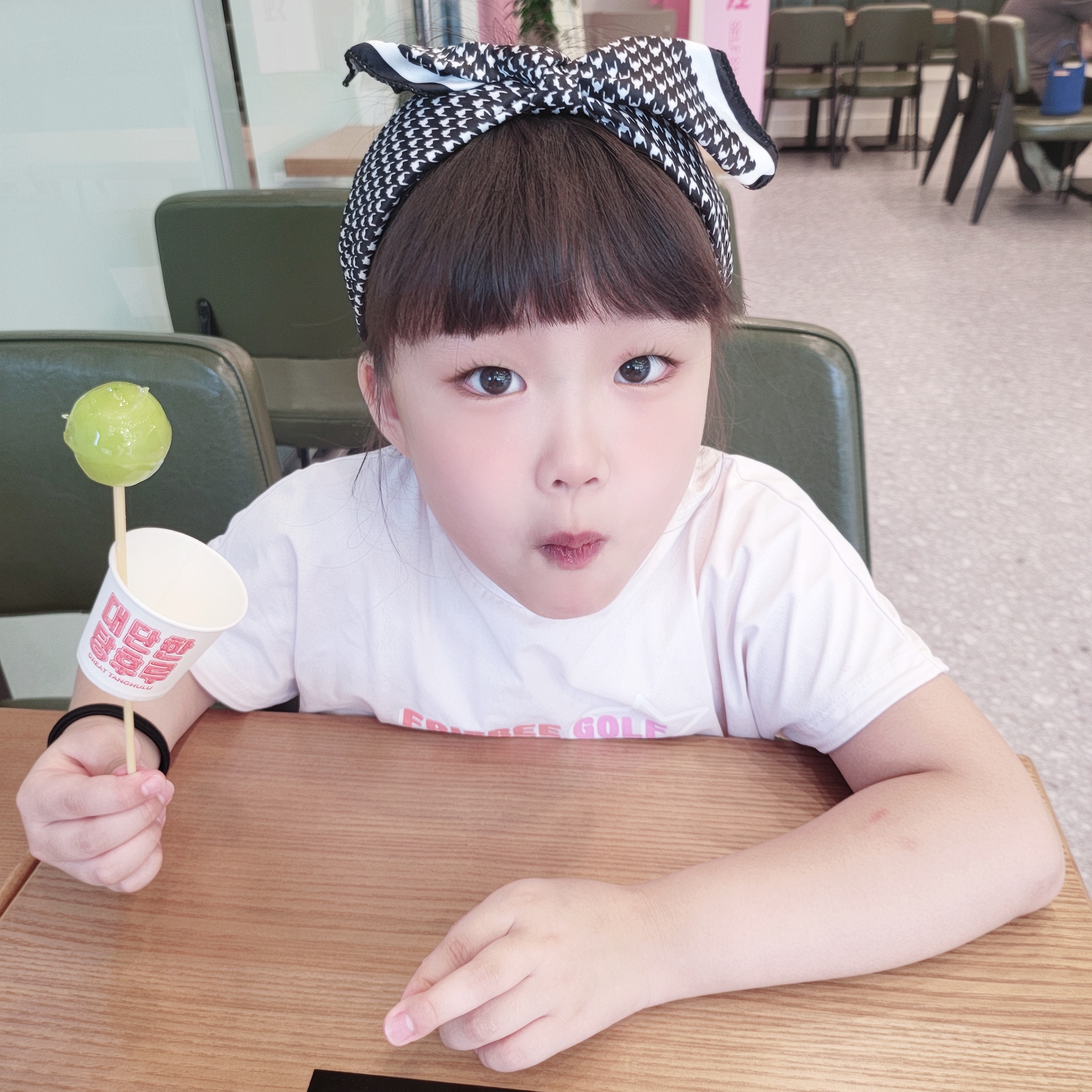 Oofos OOriginal Black 착용 스타일 - 2