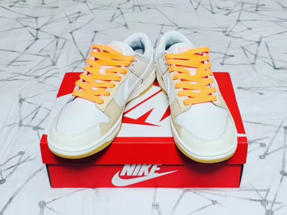 Nike Dunk Low SE Pale Vanilla and Sail 착용 스타일 - 3
