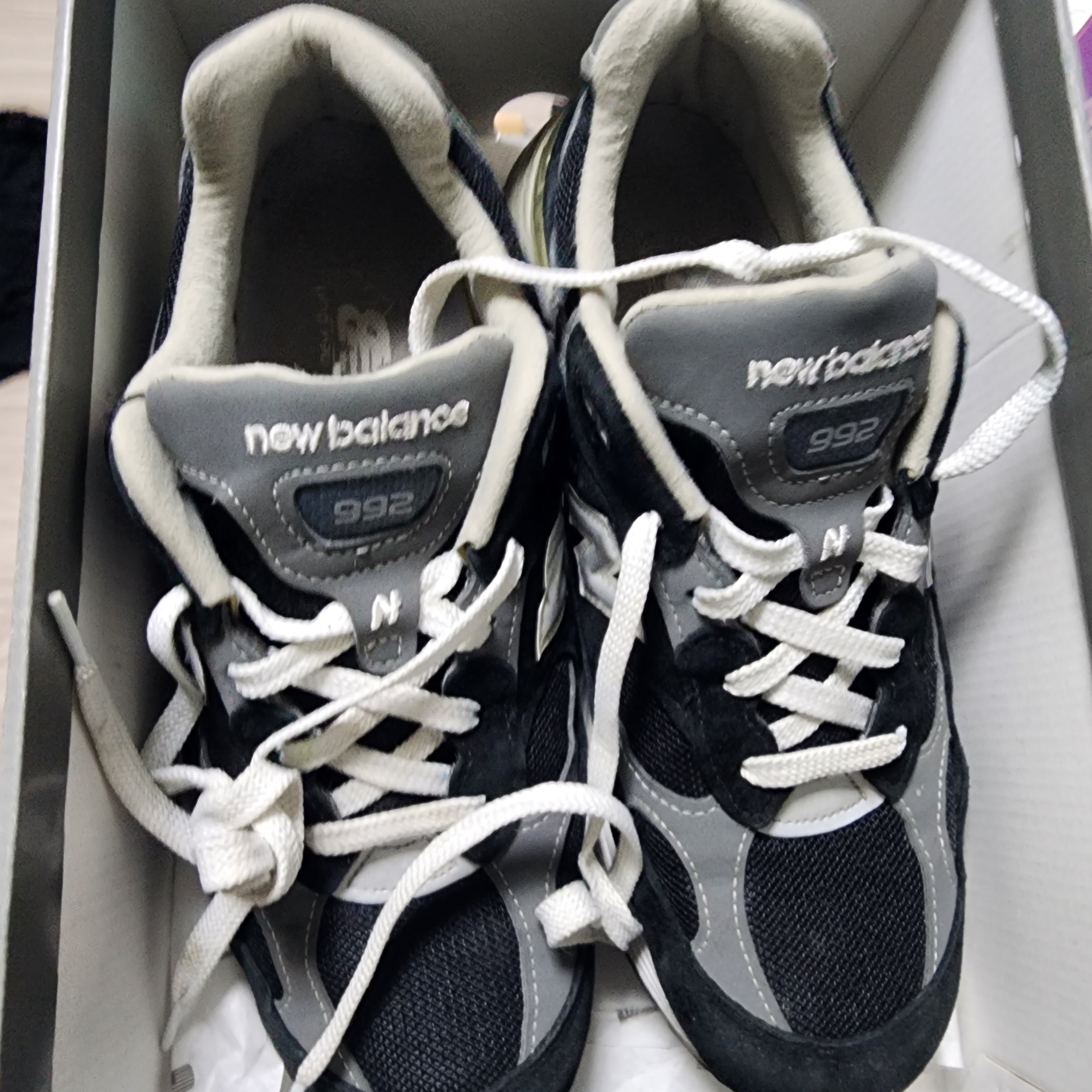 New Balance 992 Made in USA Black Grey 착용 스타일