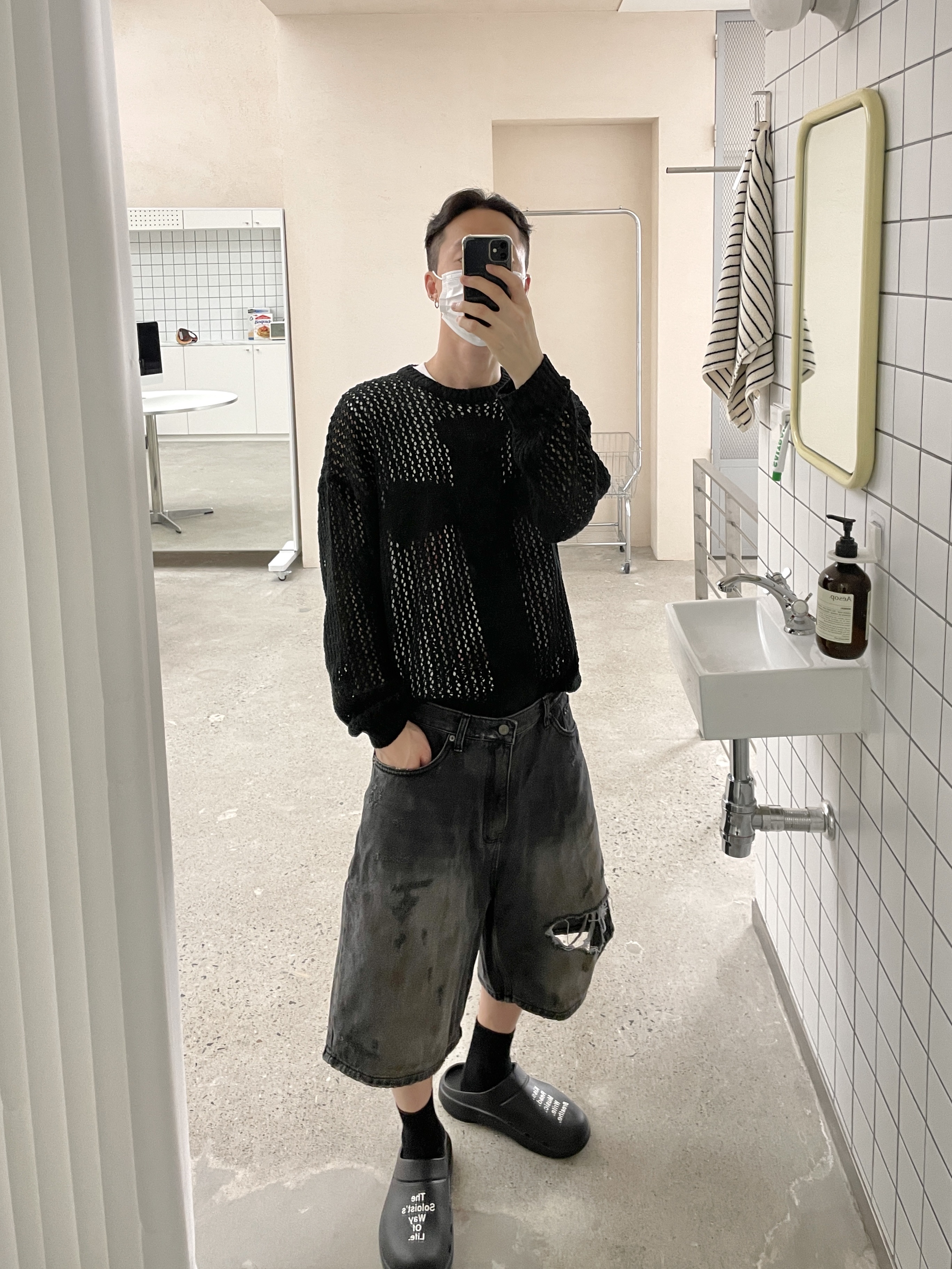 Oofos x Takahiromiyashita The Soloist The Soloist's Way Of Life Clog Black White 착용 스타일