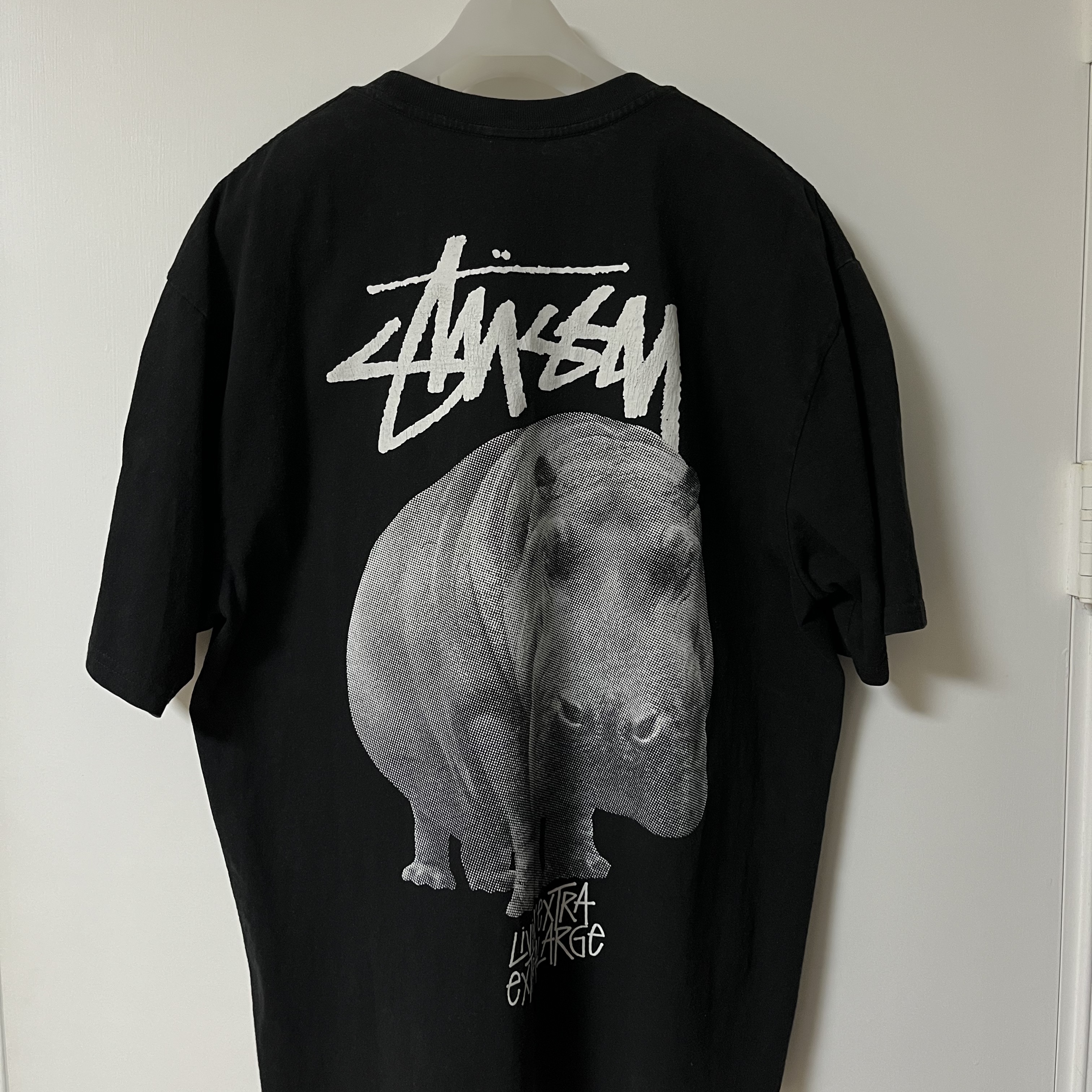 Stussy Livin' Large T-Shirt Black 착용 스타일