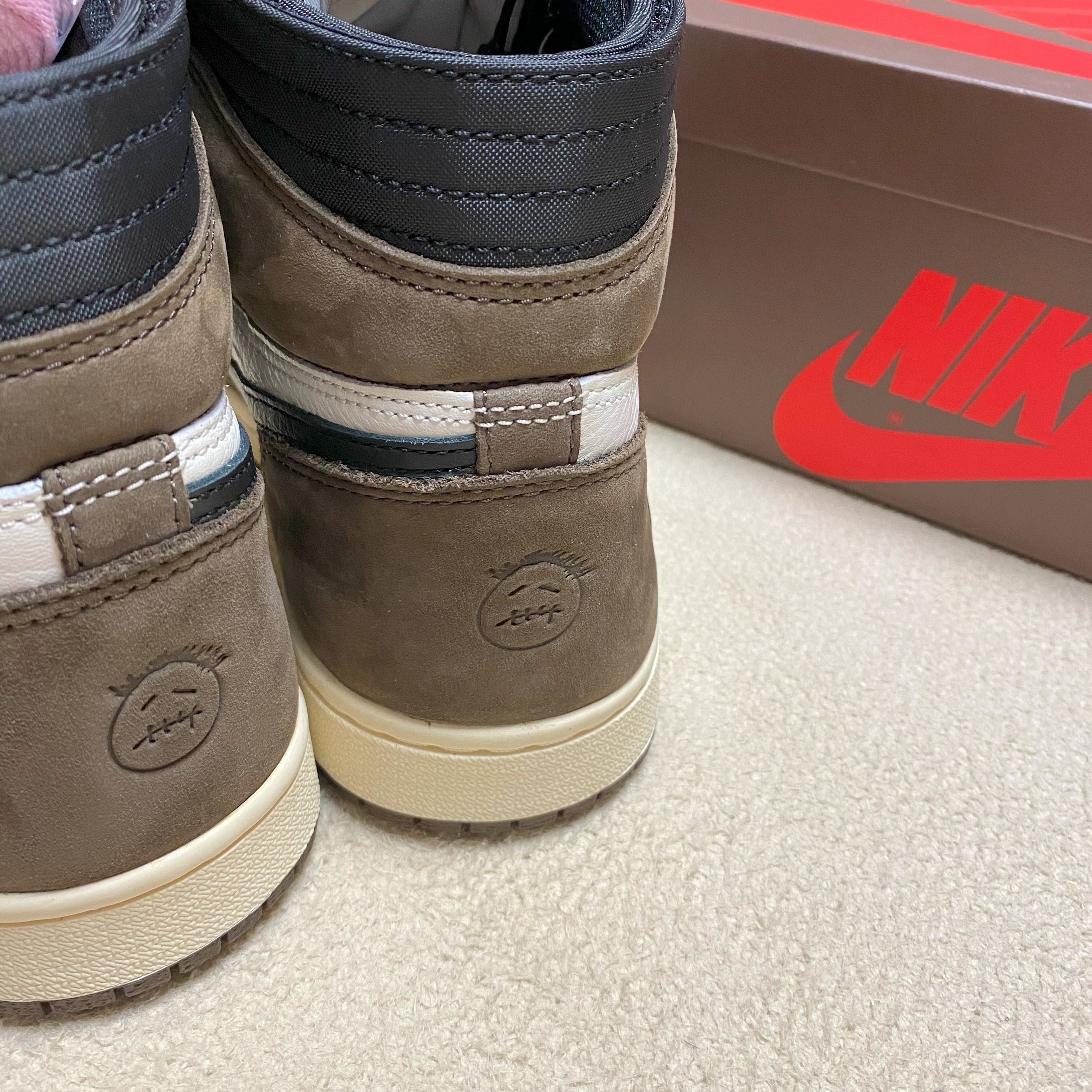 Jordan 1 x Travis Scott Retro High OG SP Mocha 착용 스타일
