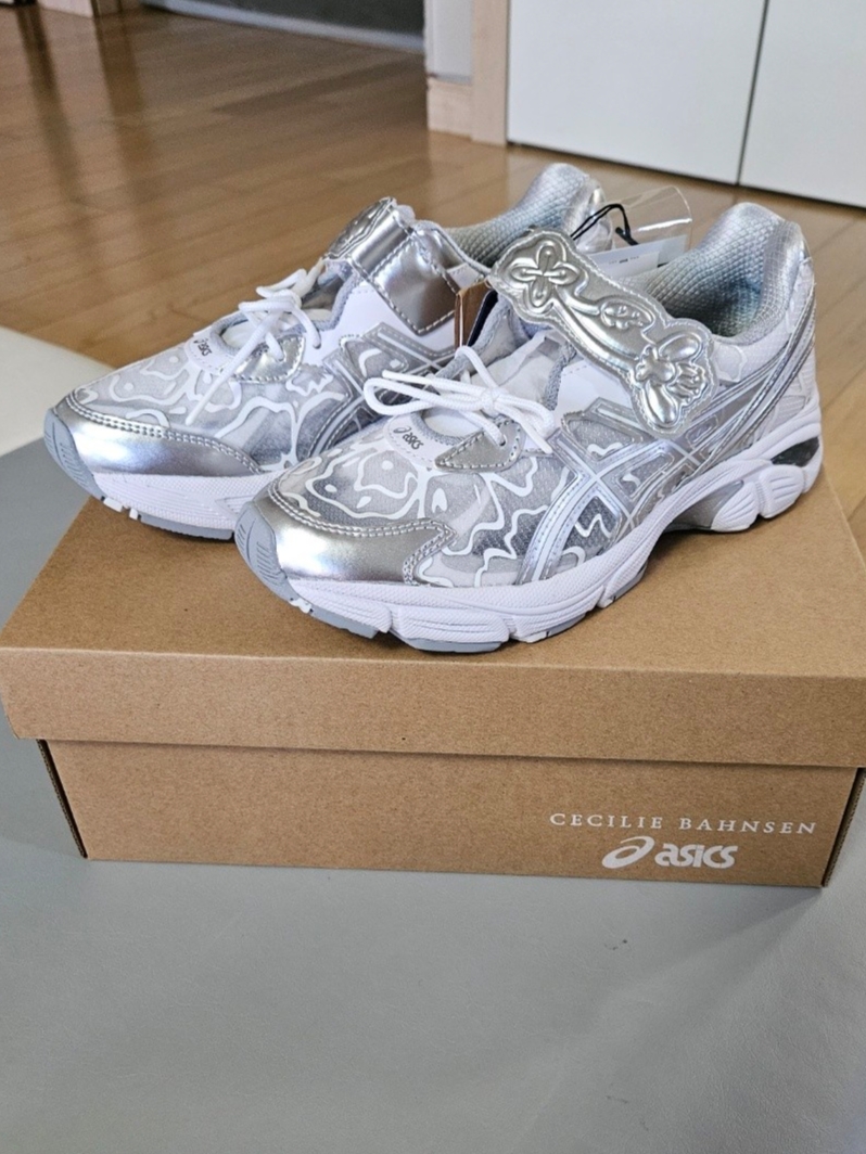 Asics x Cecilie Bahnsen GT-2160 White 착용 스타일 - 1