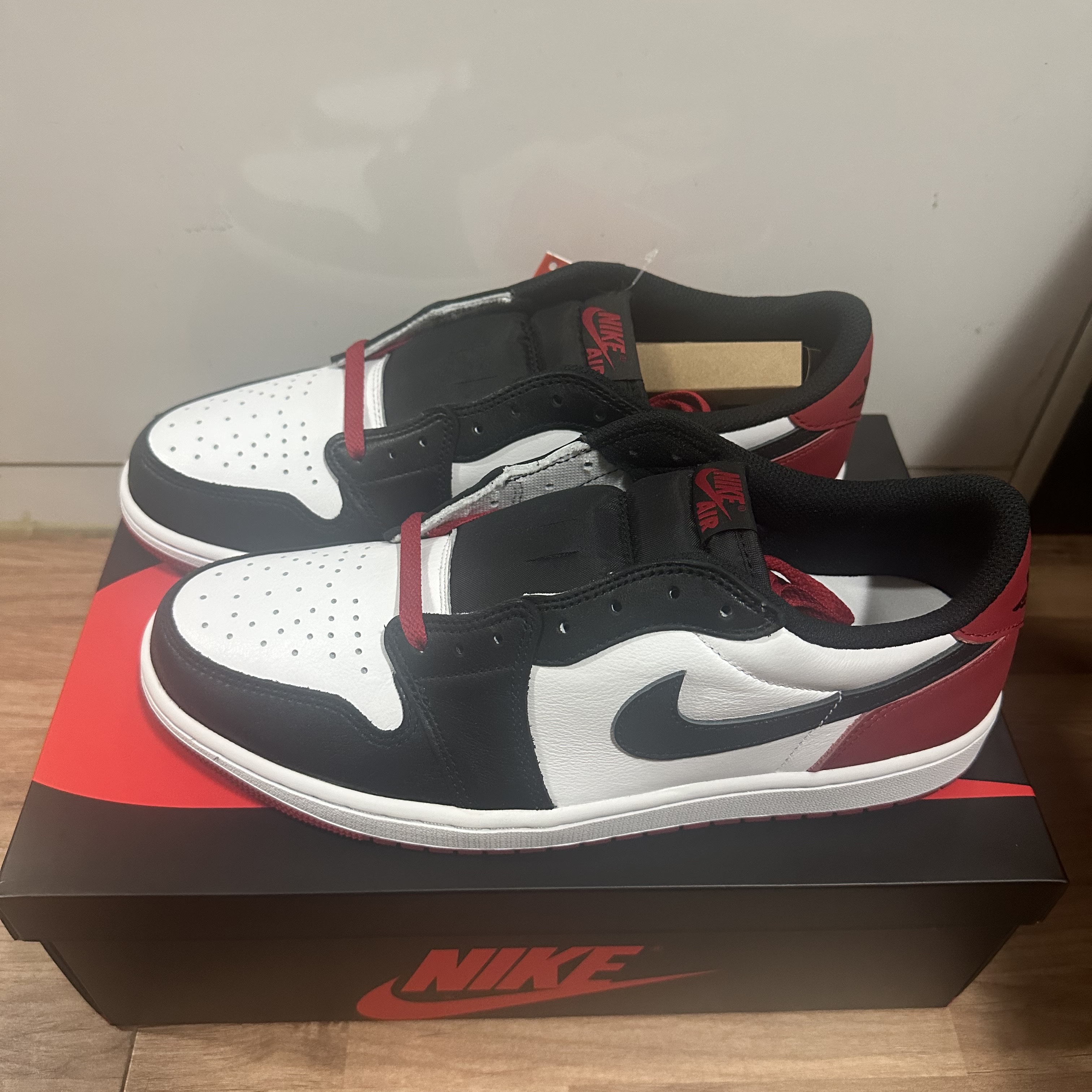 Jordan 1 Retro Low OG Black Toe 착용 스타일 - 2