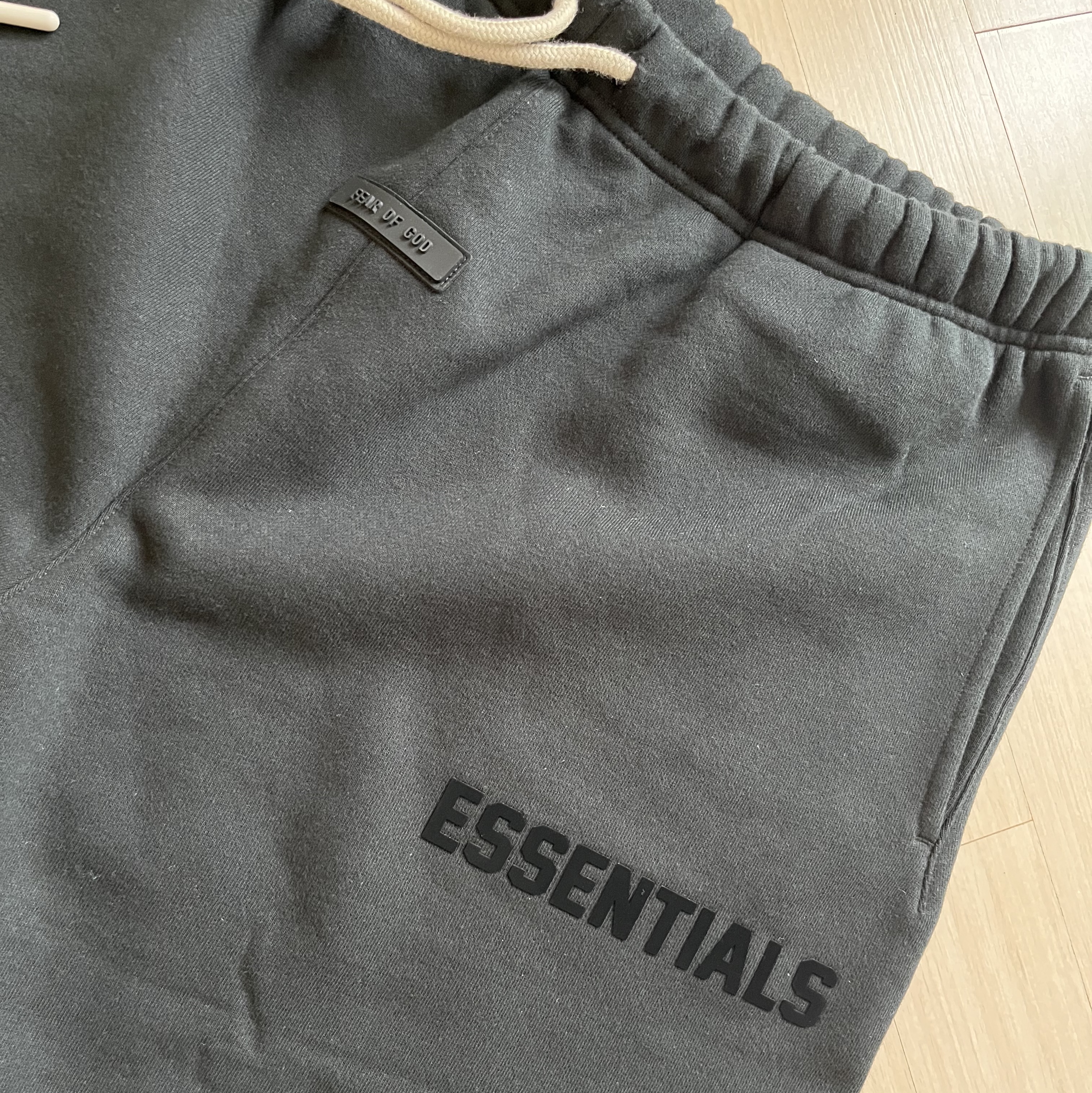 Essentials The Black Collection Sweatshorts Black - 23SS 착용 스타일